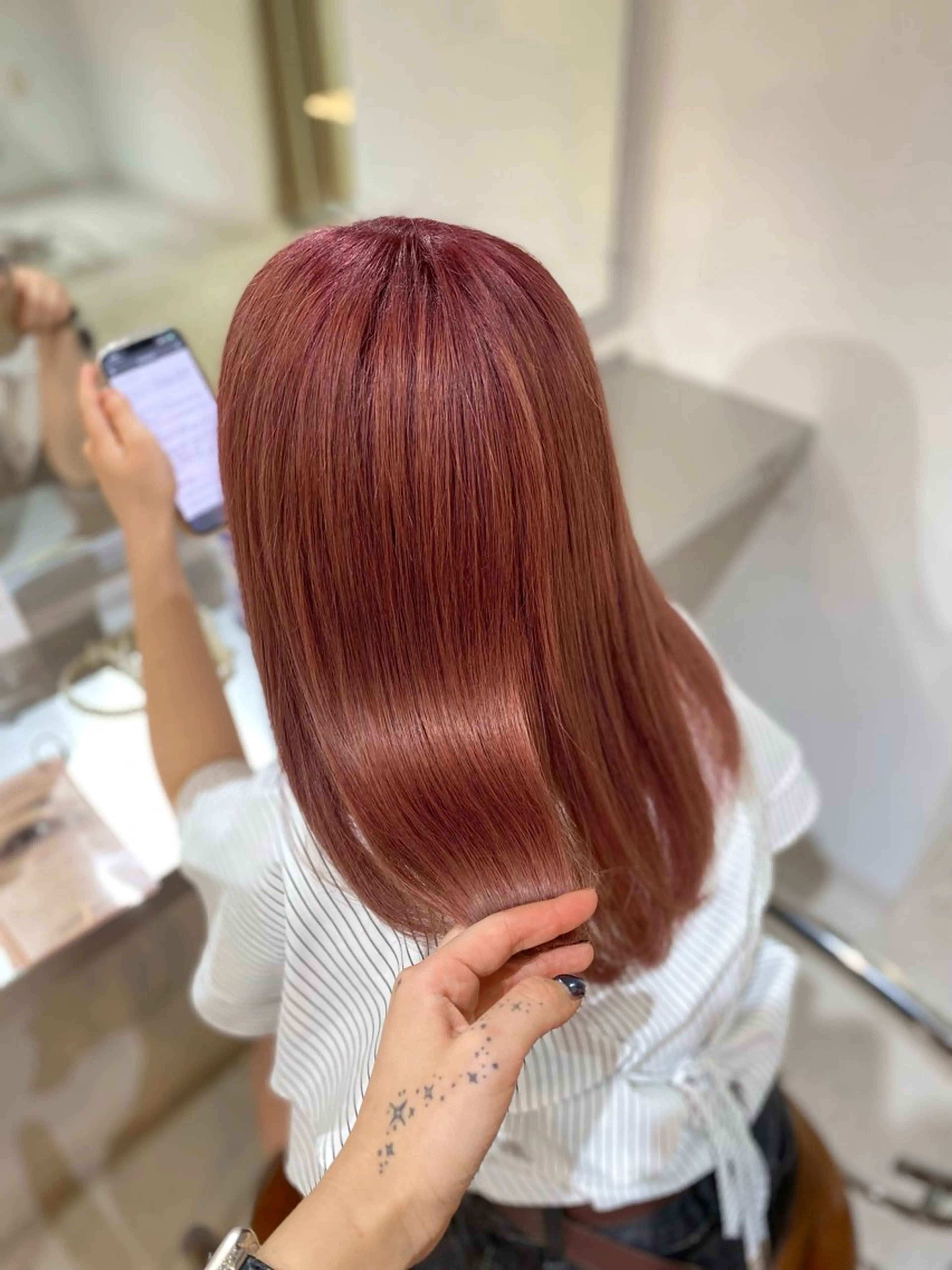 ミディアム カラー ブリーチ ピンクカラー レイヤーカット tamtam市川店所属・itabasi noaのヘアスタイル