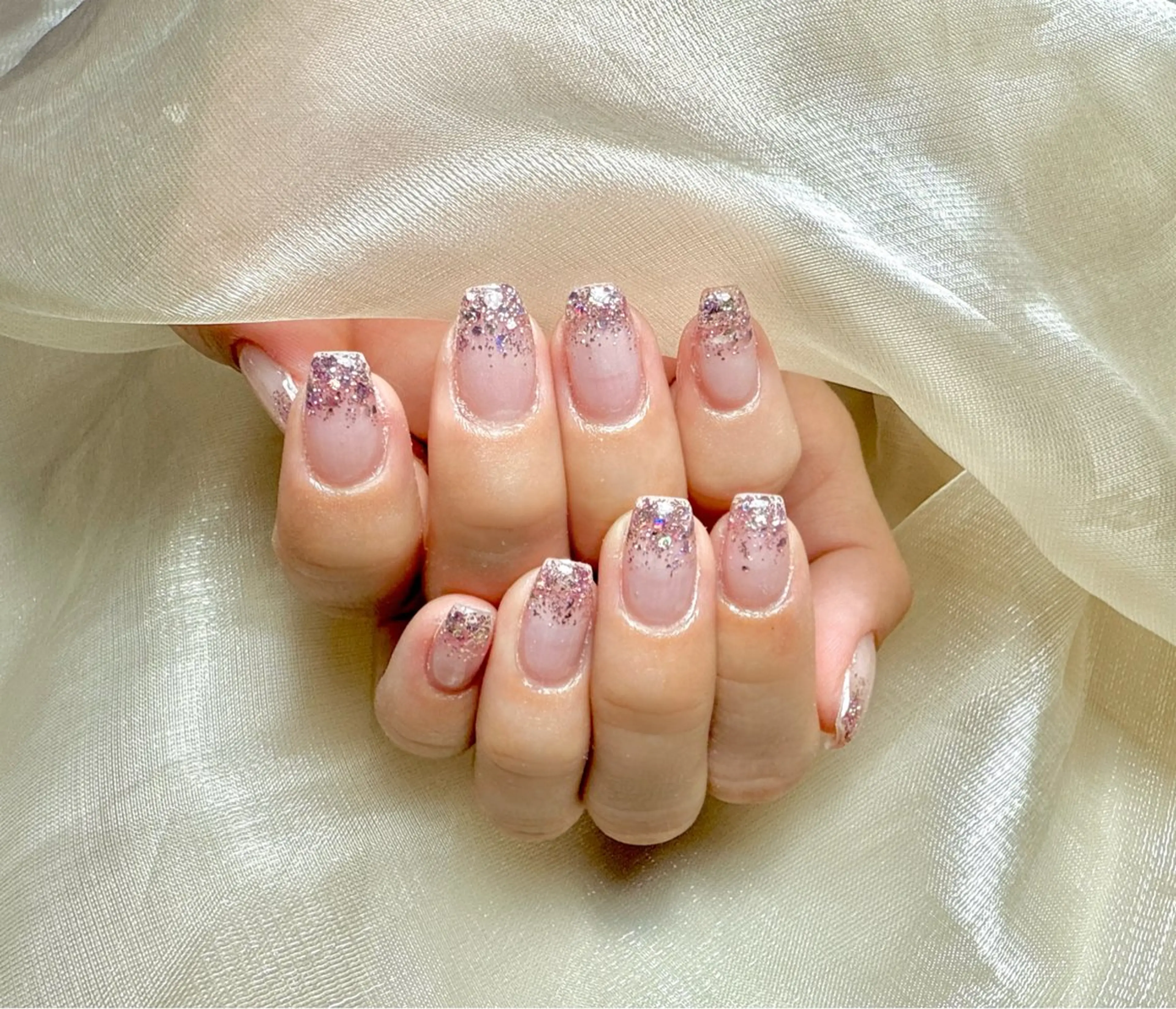 ネイル グラデーション ラメ(グリッター) ラメグラデーション ハンドネイル ハンドケア L.Nail所属・L. Nailのネイルデザイン