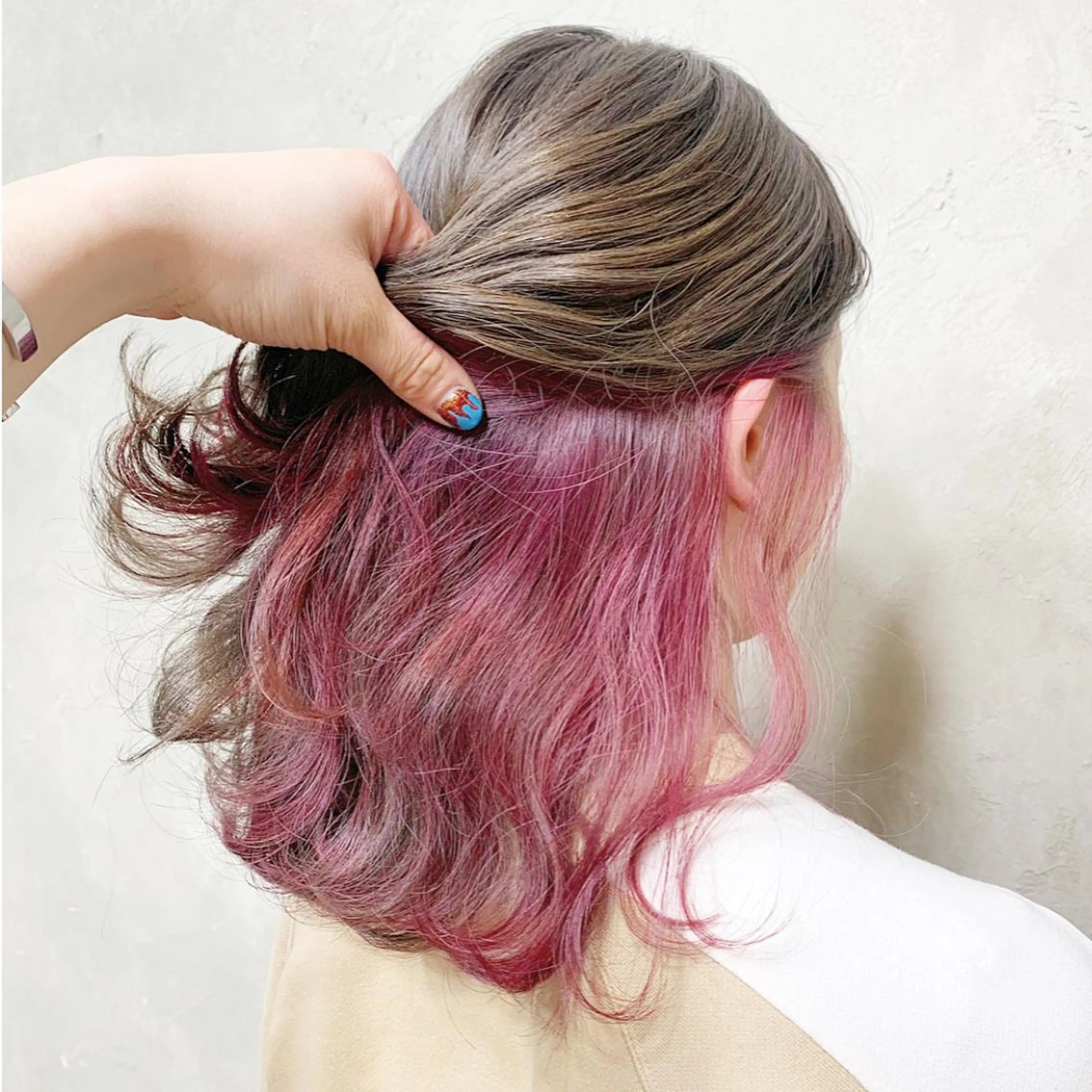 ミディアム カラー ヘアアレンジ ブリーチ ピンクカラー🩷 ヘアセットＮＯ.1のヘアスタイル