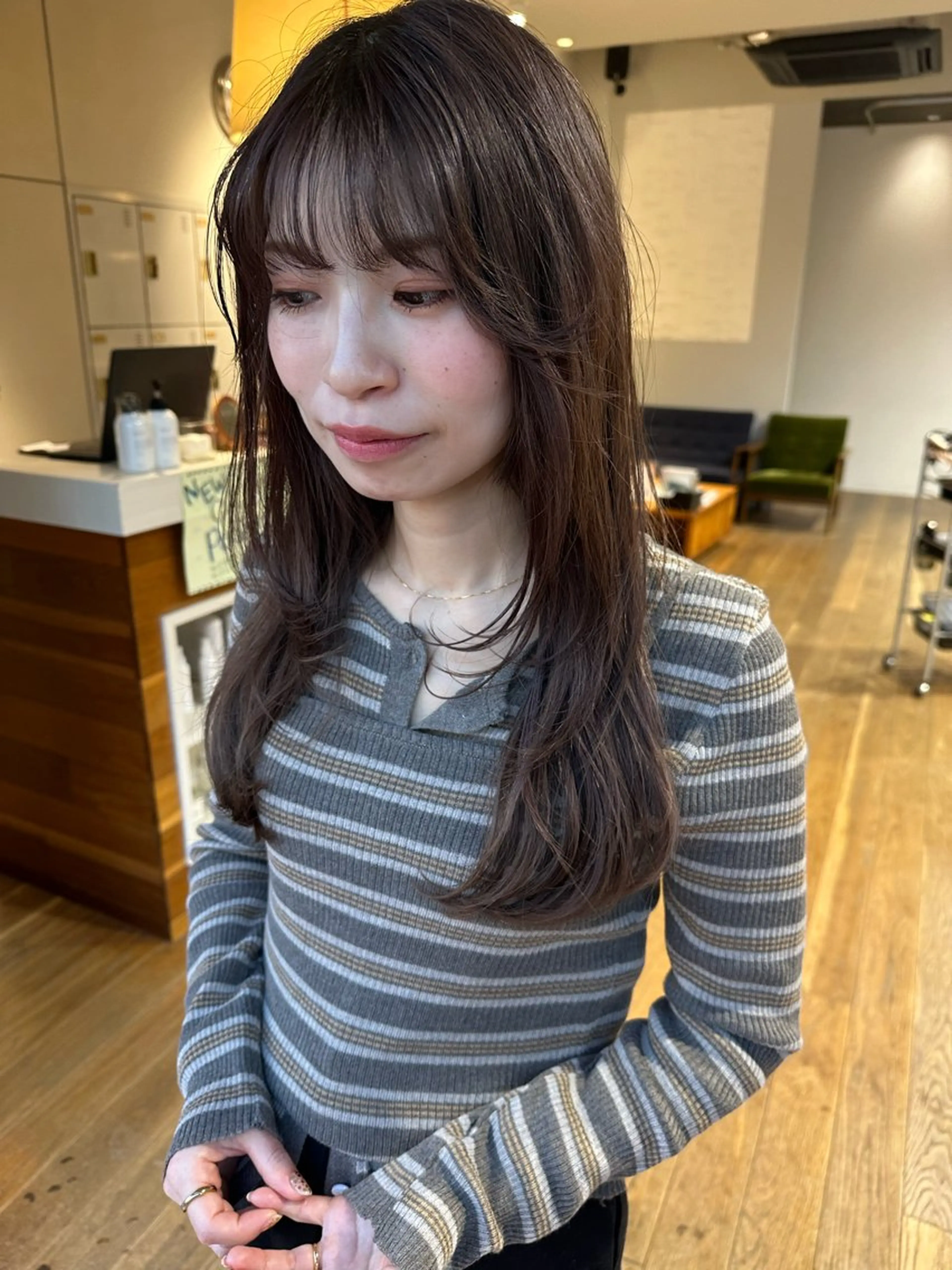 ロング ロングレイヤー 顔まわりレイヤー 顔周りカット レイヤーカット ロング ヘアカラー 松本  夏海のヘアスタイル