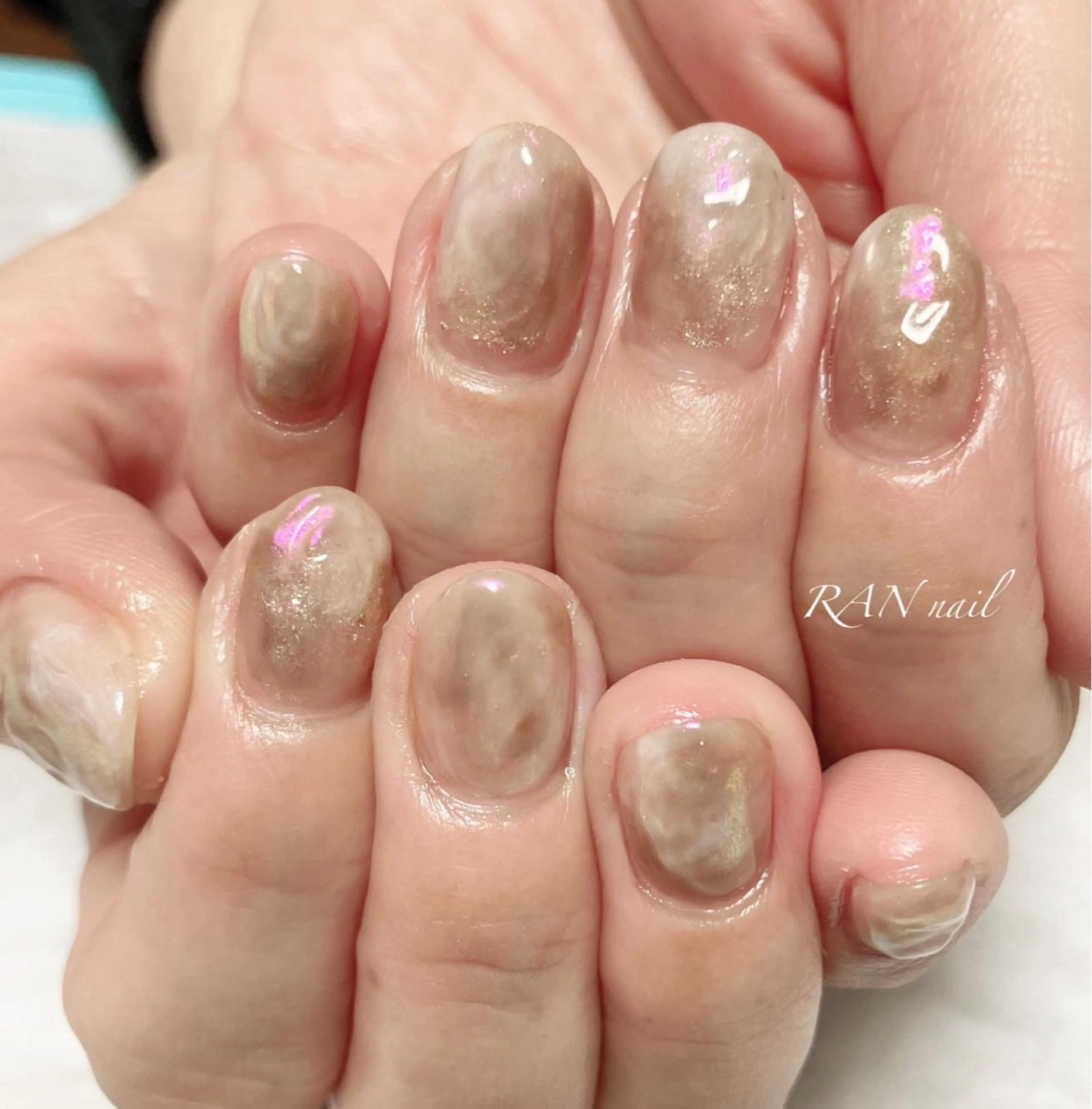 ネイル アートネイル オーロラネイル ブラウン キラキラネイル ニュアンスネイル ハンドネイル フットネイル RAN nail 〜ランネイル〜所属・RAN nailのネイルデザイン