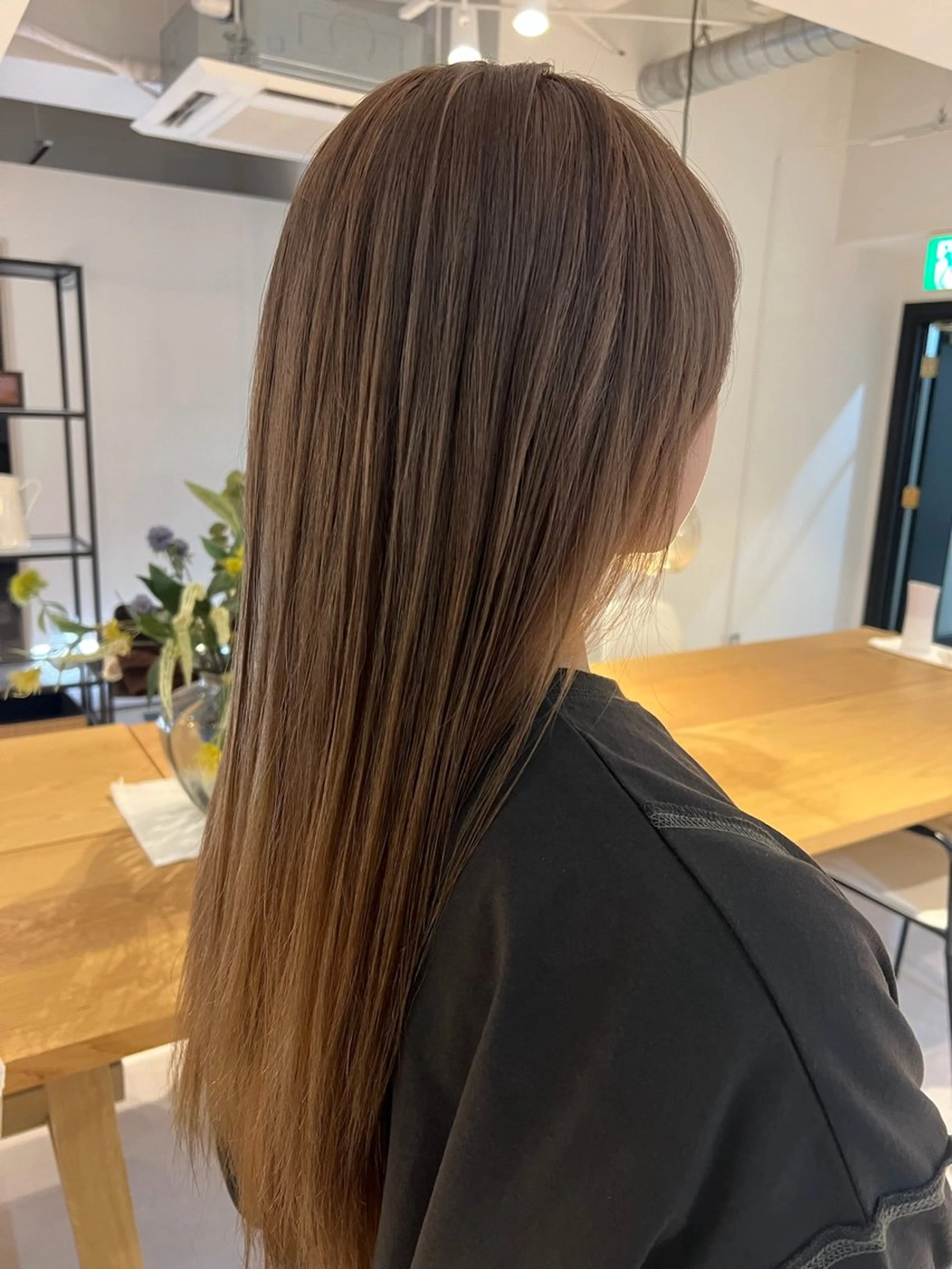 カラー グレージュ ミルクティーグレージュ ヘアカラー 瀬戸 杏珠のヘアスタイル