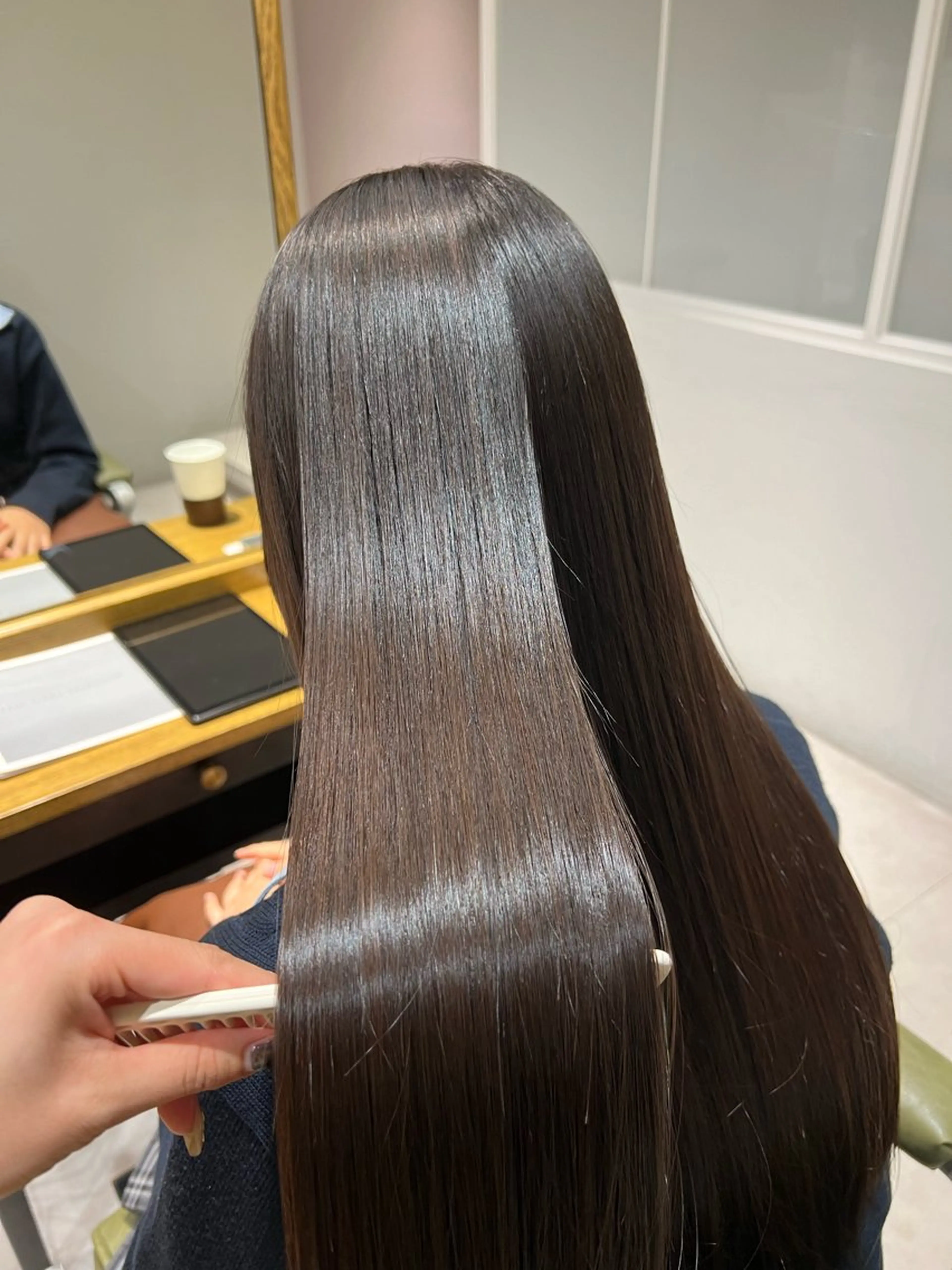 ロング 縮毛矯正 縮毛矯正 ワタナベ モカ🦢のヘアスタイル