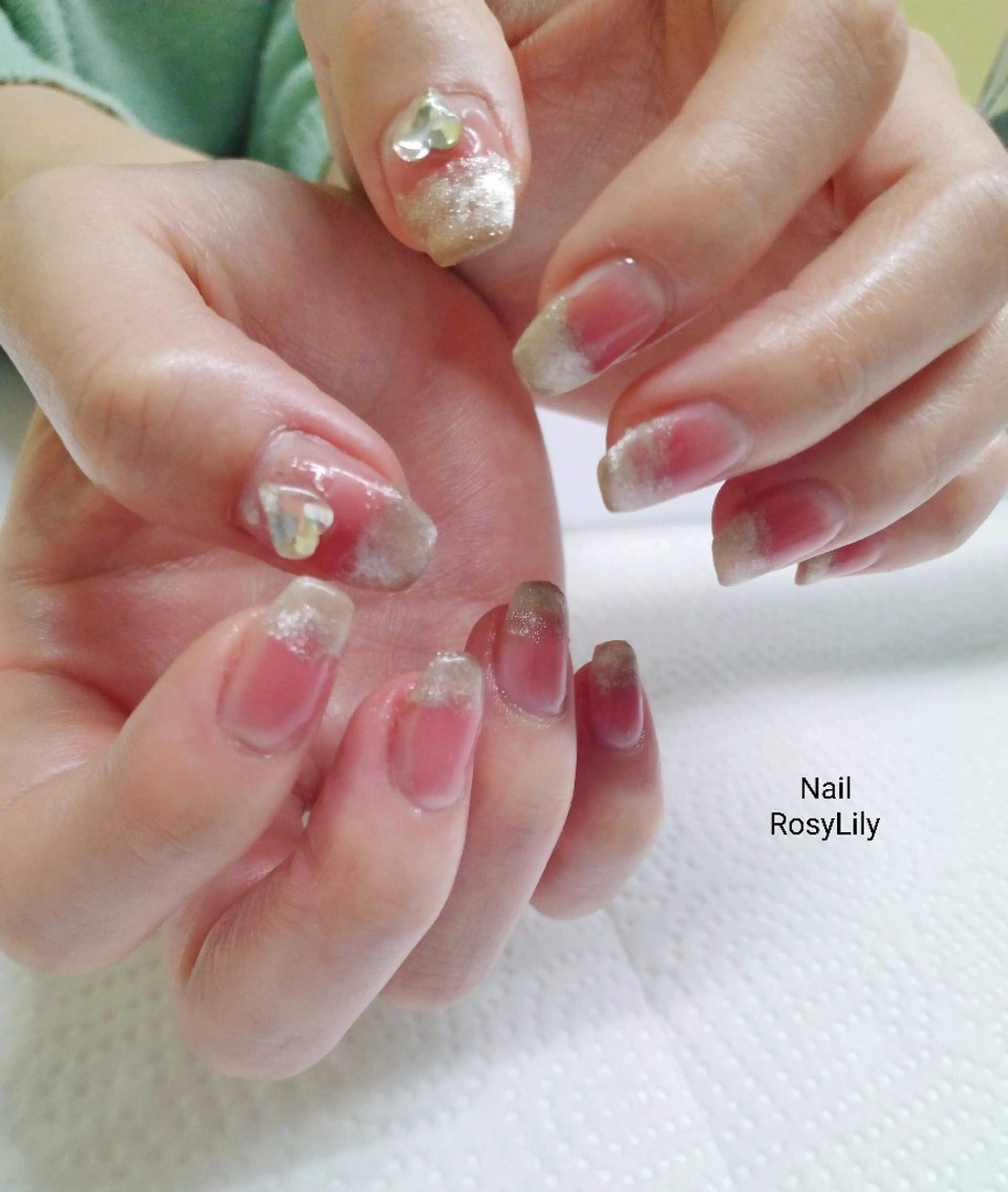 ネイル チークネイル グラデーション ハート マグネットネイル プライベートサロン RosyLily所属・プライベートサロン Rosy Lilyのネイルデザイン