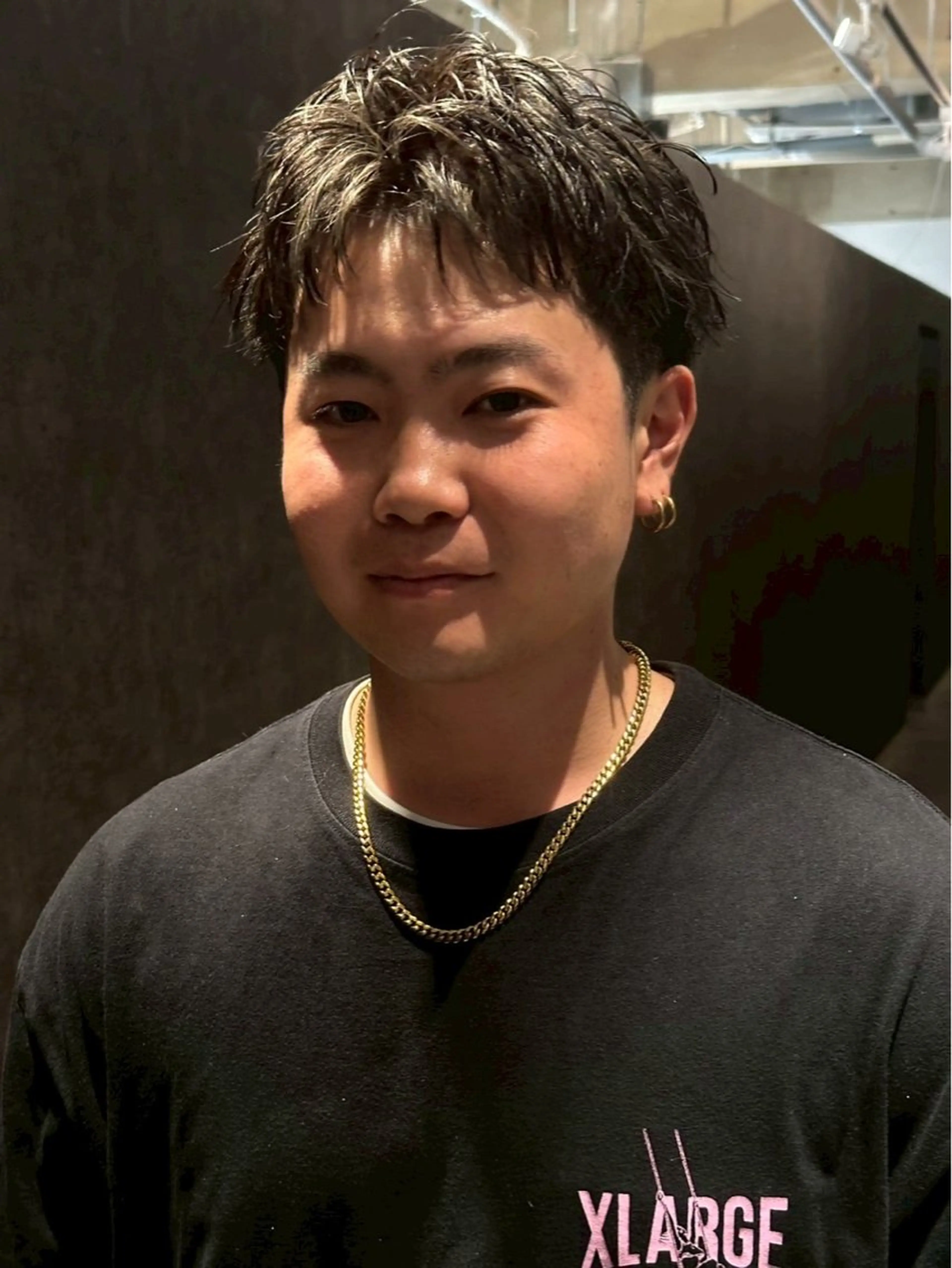 ショート メンズ メンズブリーチ センターパート フェードカット フェザーパーマ メンズハイライト カット メンズ/パーマ/ 金山/真柄 恒輝のヘアスタイル