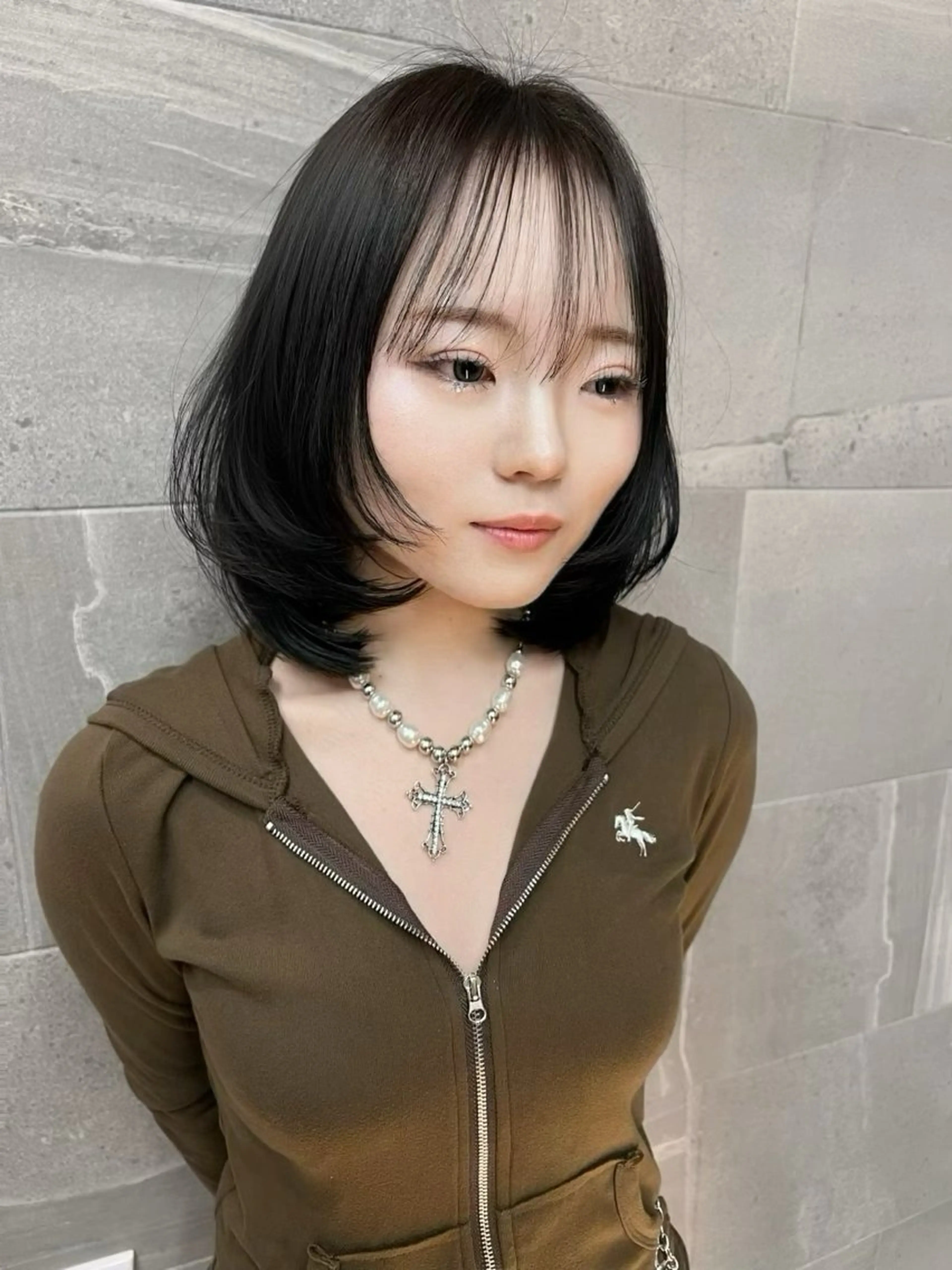 ミディアム ミディアムレイヤー レイヤーカット カット トリートメント Omnis所属・山中 欧輔のヘアスタイル