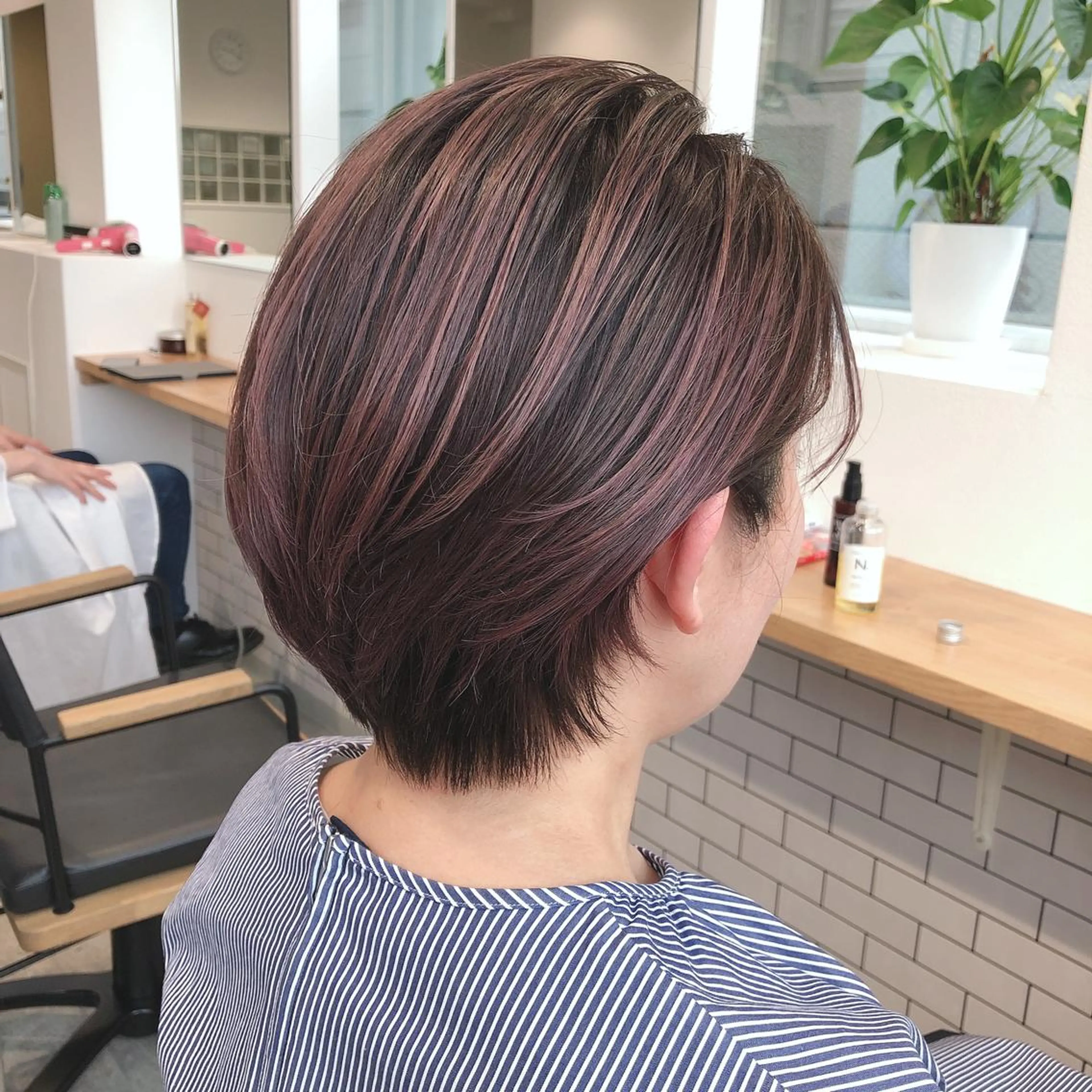 ショート カラー バレイヤージュ ピンクカラー レイヤーカット ショートヘア カット ヘアカラー トリートメント JILBLAN京都 ショート/ハイライトのヘアスタイル