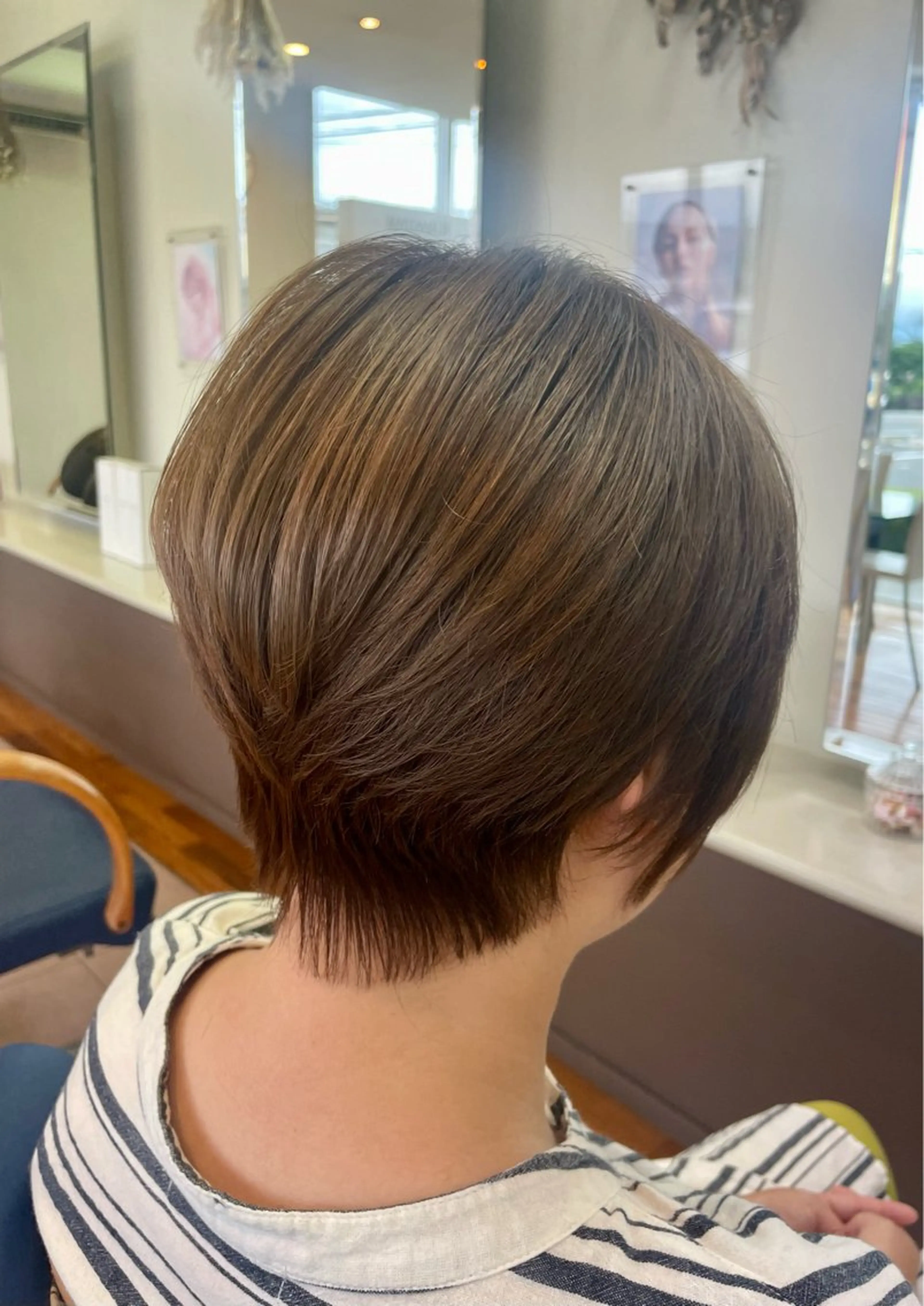 ショート カット ヘアカラー attrice杉山 綾乃のヘアスタイル