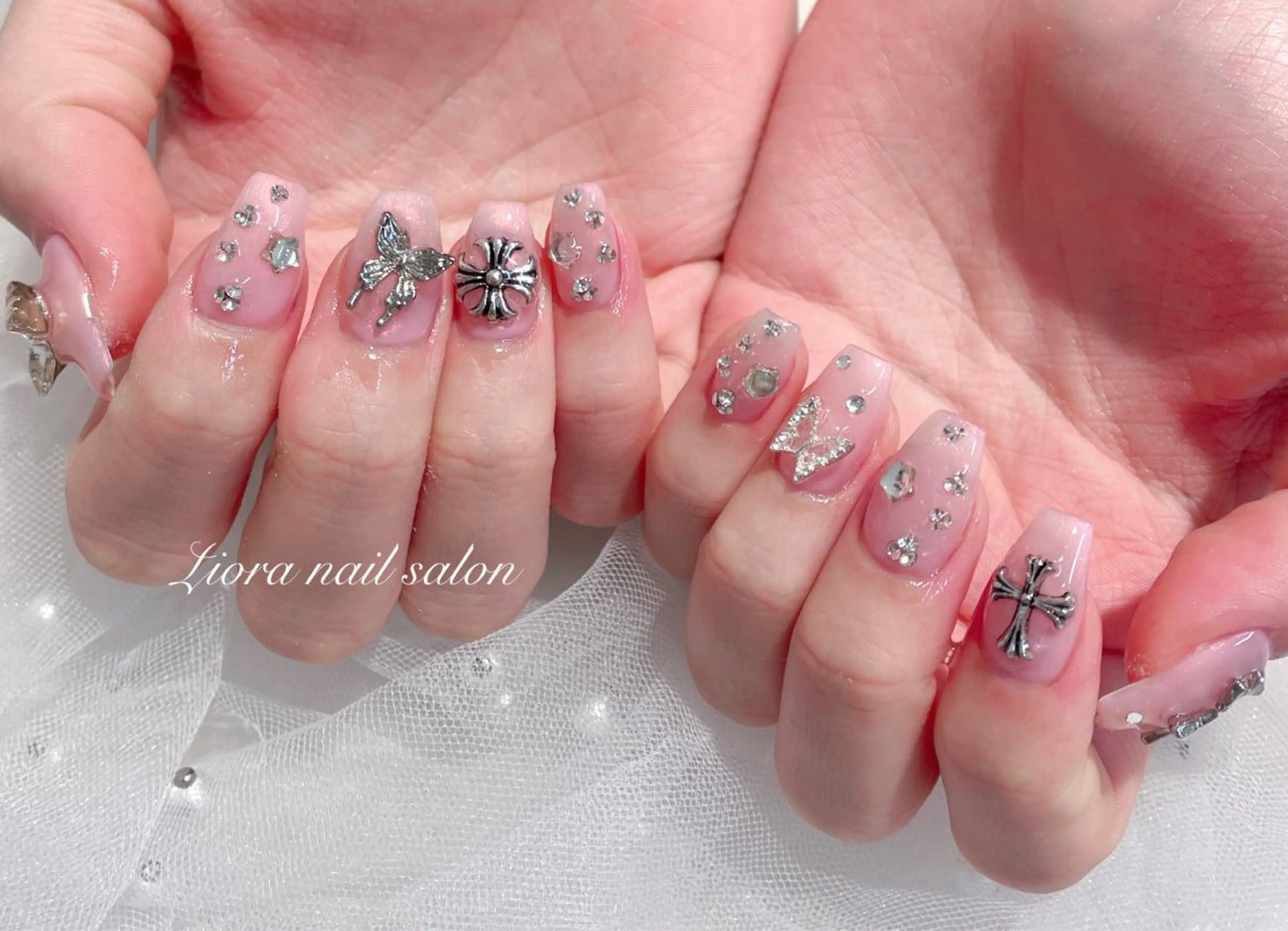 ネイル フレンチネイル ジェルネイル ガーリー グラデーション キラキラネイル ハンドネイル Liora ネイルサロン所属・Liora nail salonのネイルデザイン