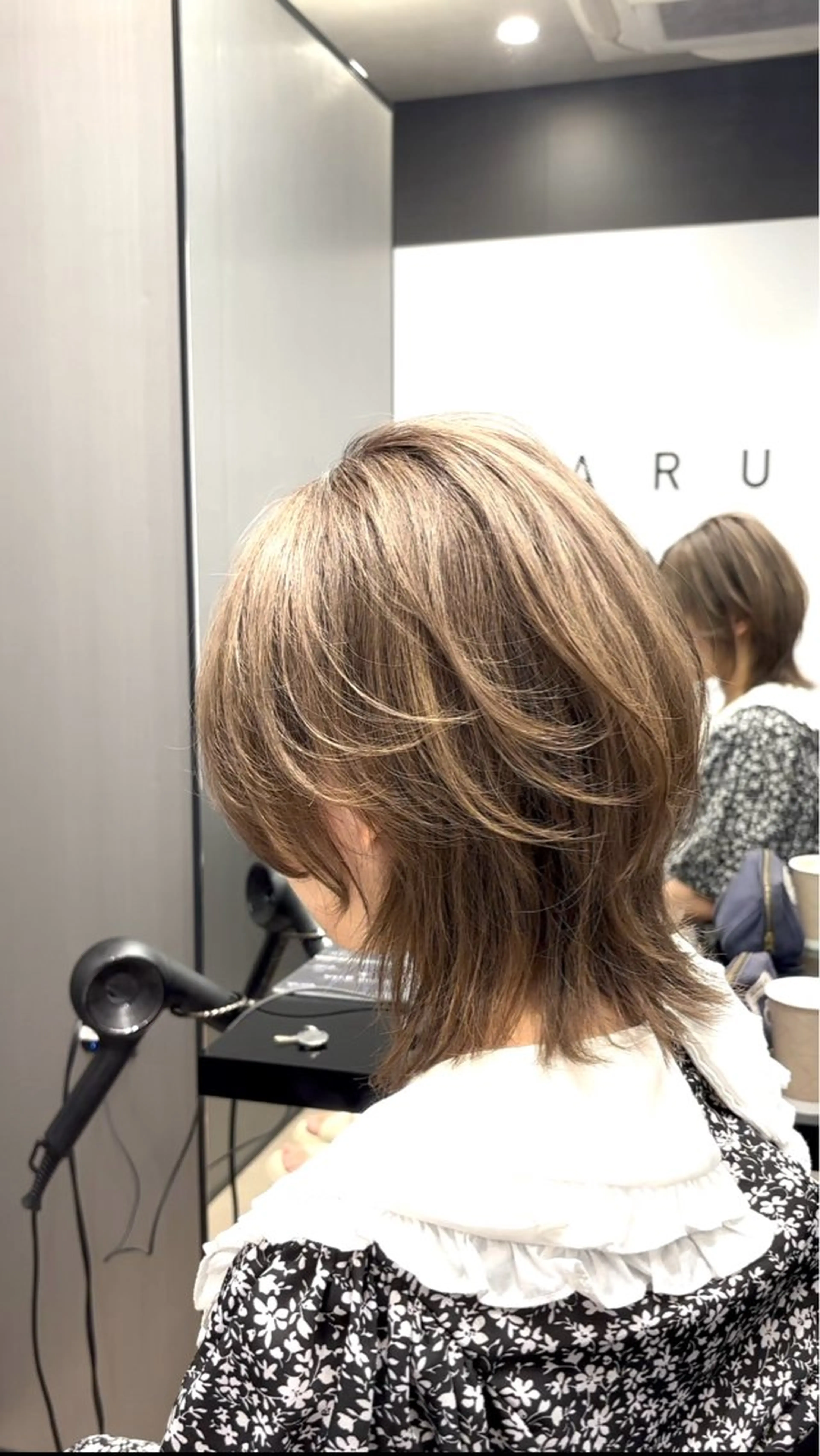 ミディアム レイヤーカット ウルフカット ウルフレイヤー カット ヘアカラー HARUKI  MINATO Japan広島紙屋町店所属・hmj紙屋町店 脊戸智志のヘアスタイル