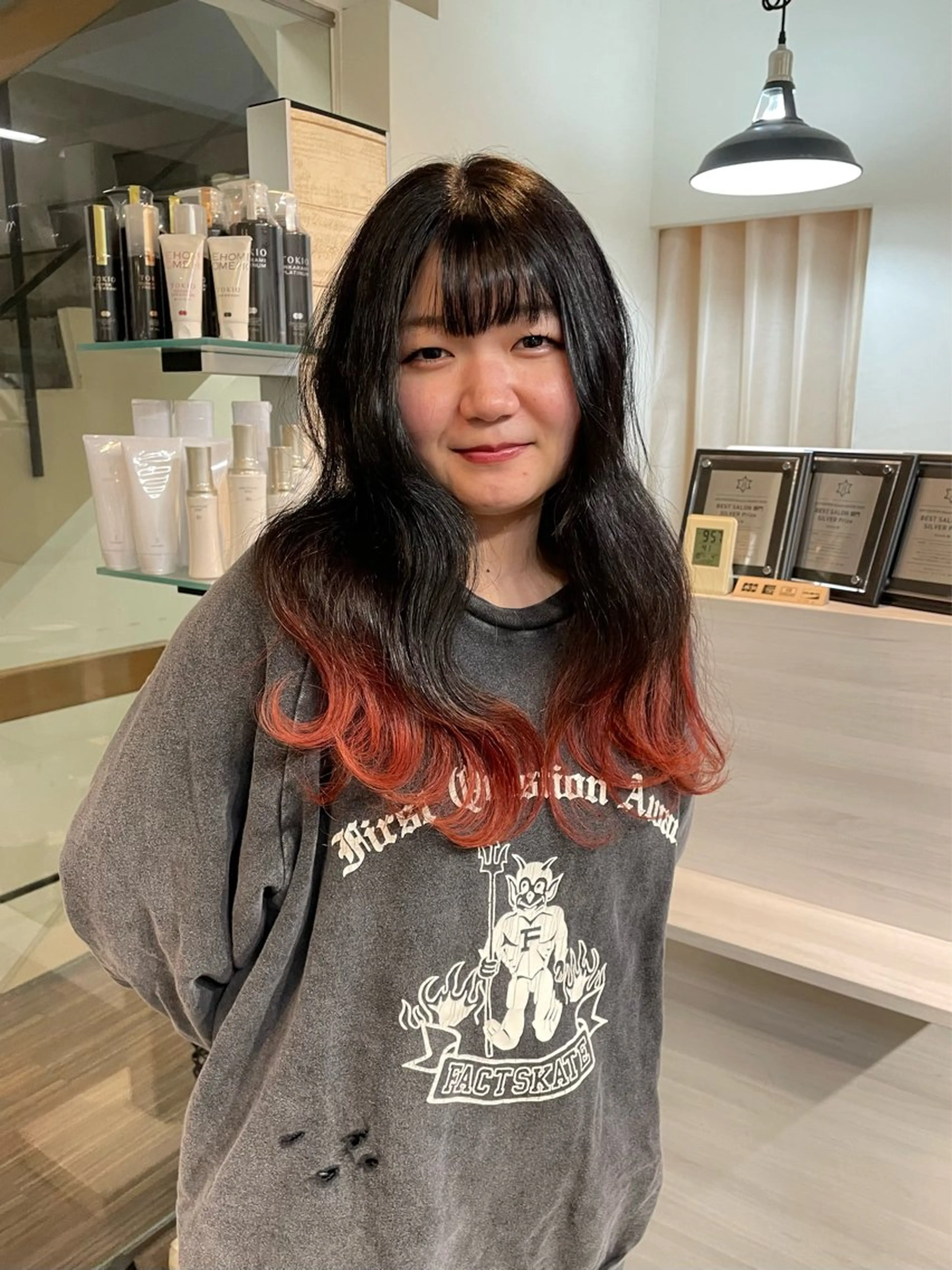 ロング カラー 西岡 幸穂のヘアスタイル