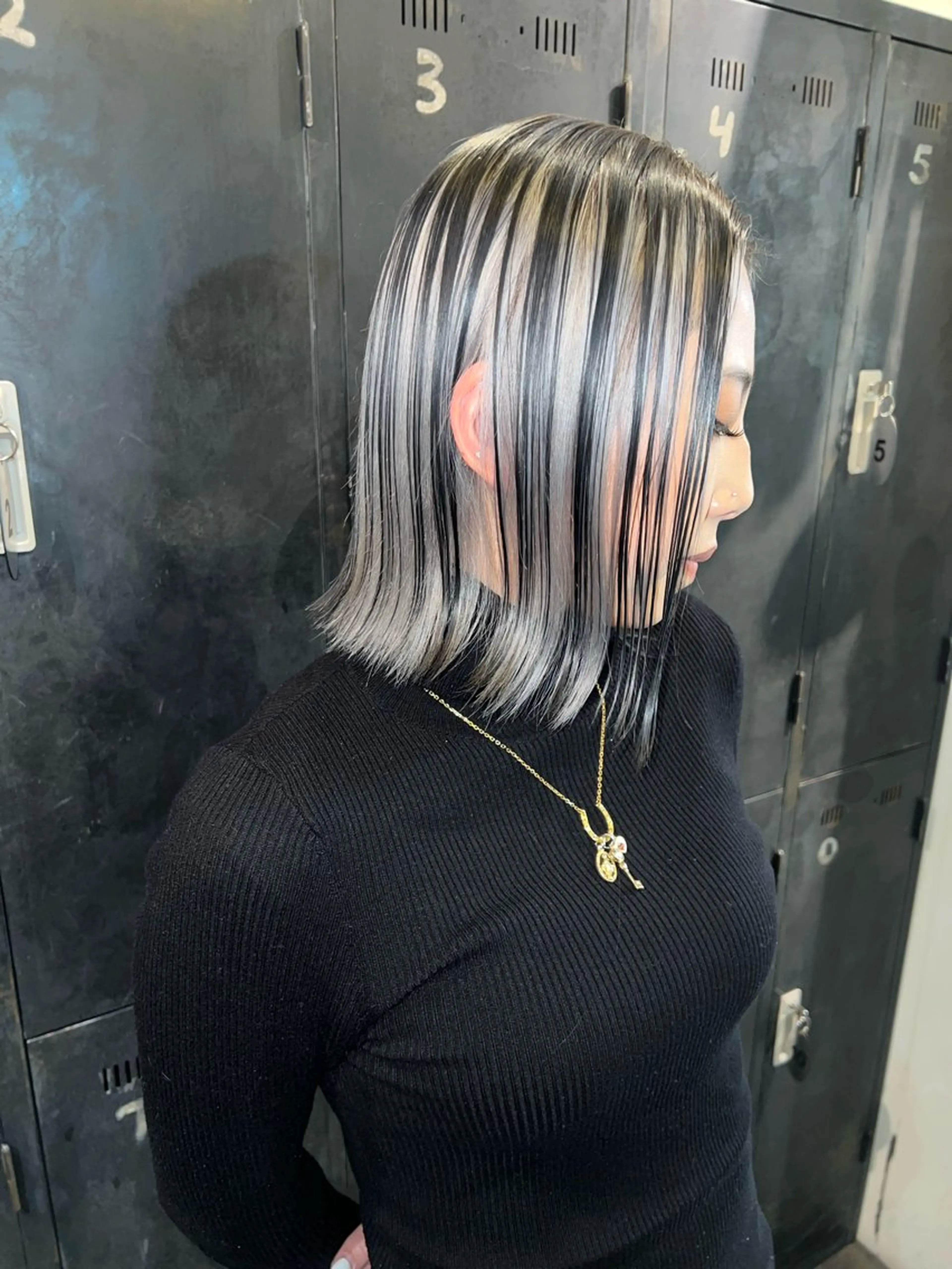 ショート カラー シルバー ホワイトシルバー ヘアカラー ハイトーンカラー🍑 maanaのヘアスタイル