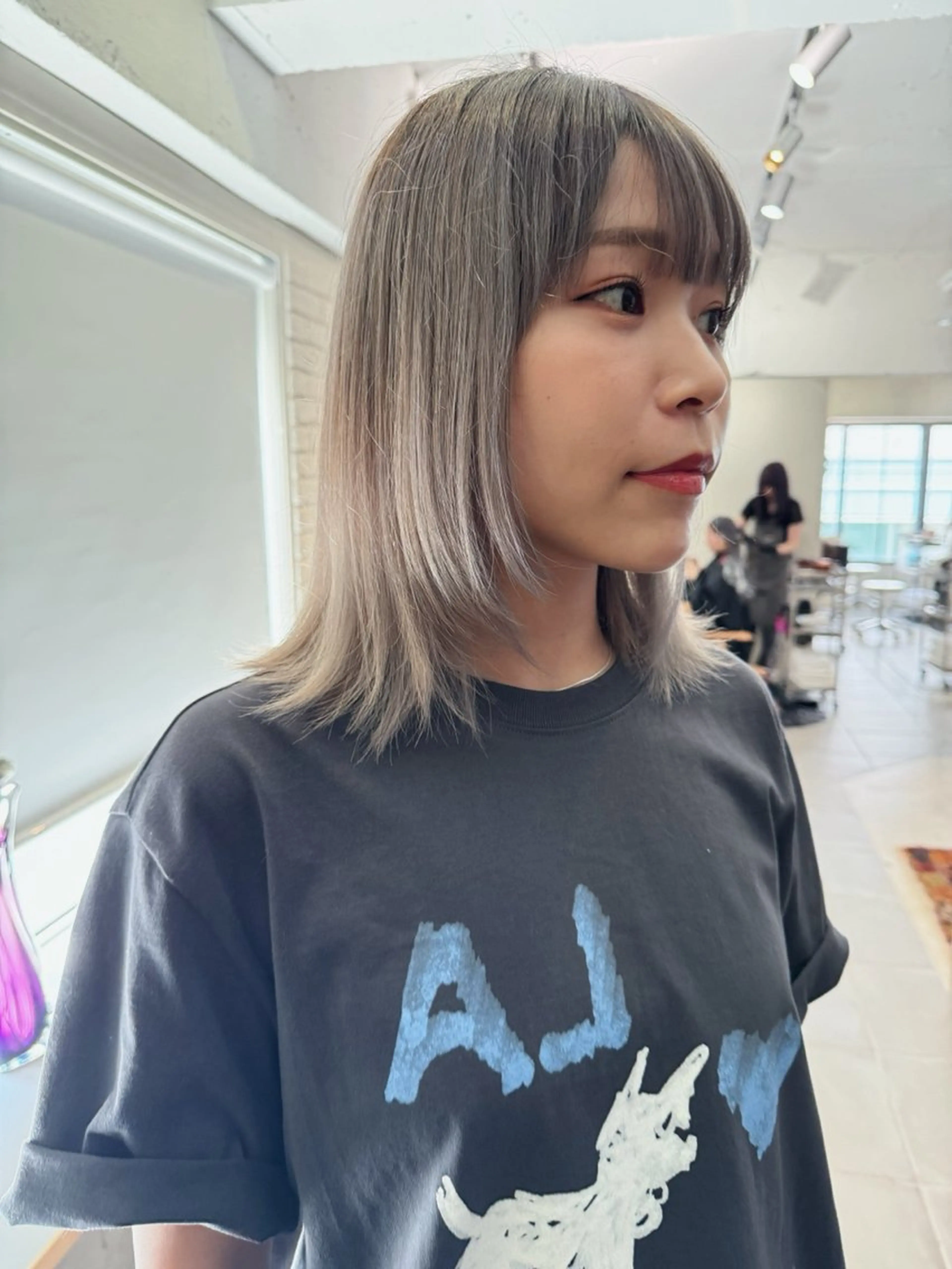 ミディアム カラー ベージュカラー ホワイトベージュ 名古屋レイヤーカット LORENハダのヘアスタイル