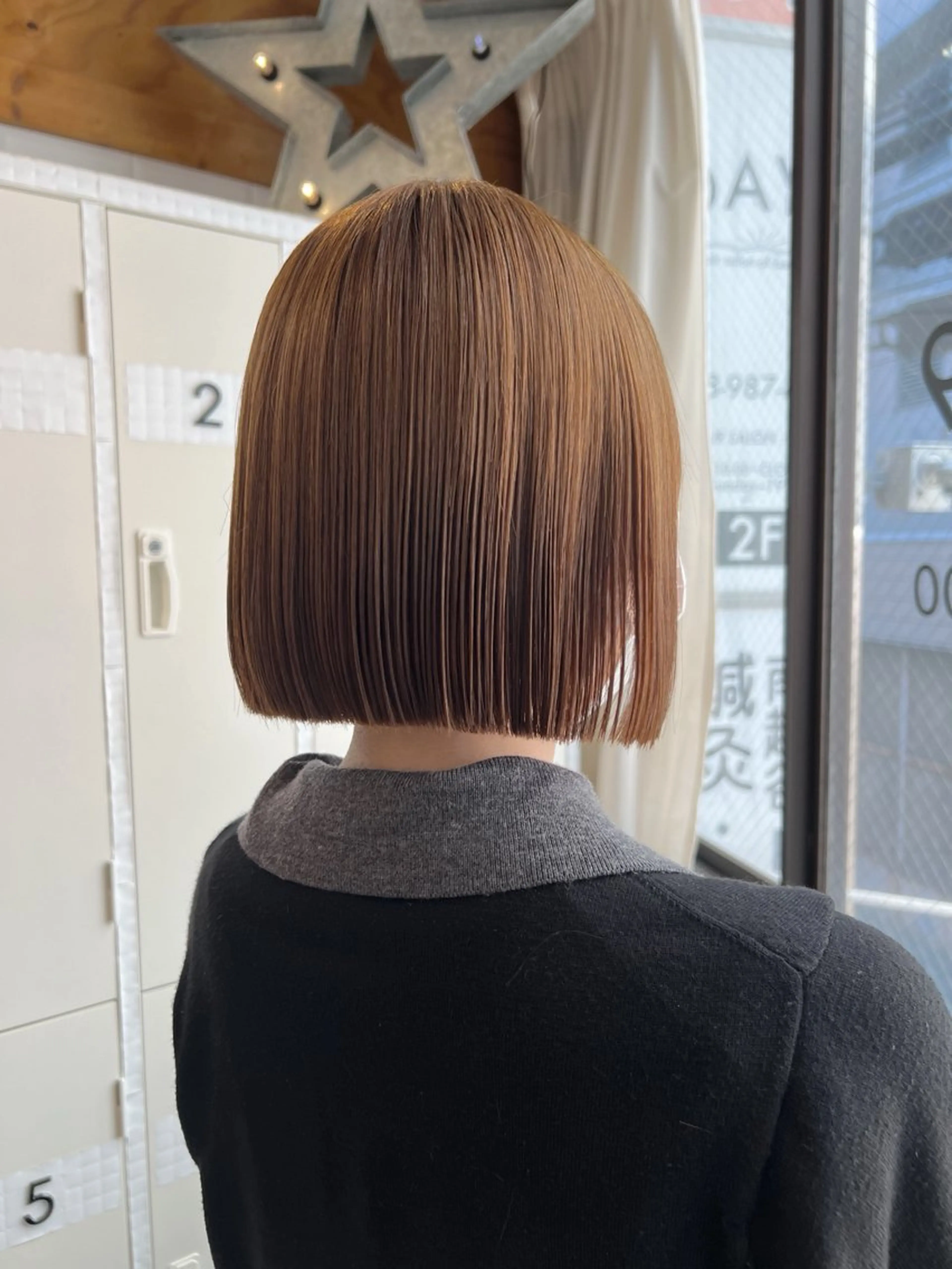 ショート カラー デザインカラー イヤリングカラー ボブ 顔周りカット 髪質改善 カット ヘアカラー トリートメント KANA/ボブ/ インナーカラー/艶髪のヘアスタイル