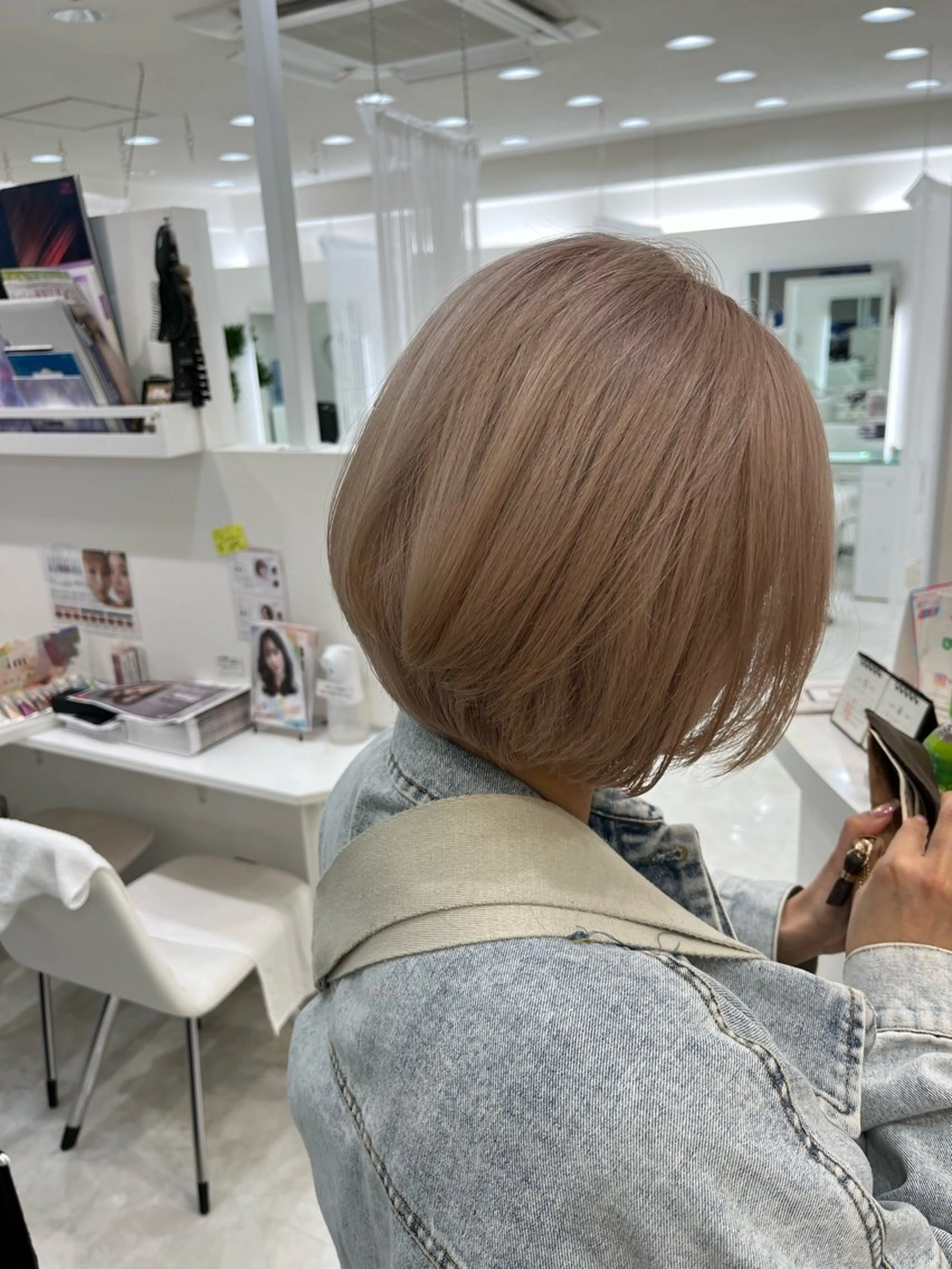 セミロング カラー ブリーチ カット ヘアカラー 山森 大地のヘアスタイル