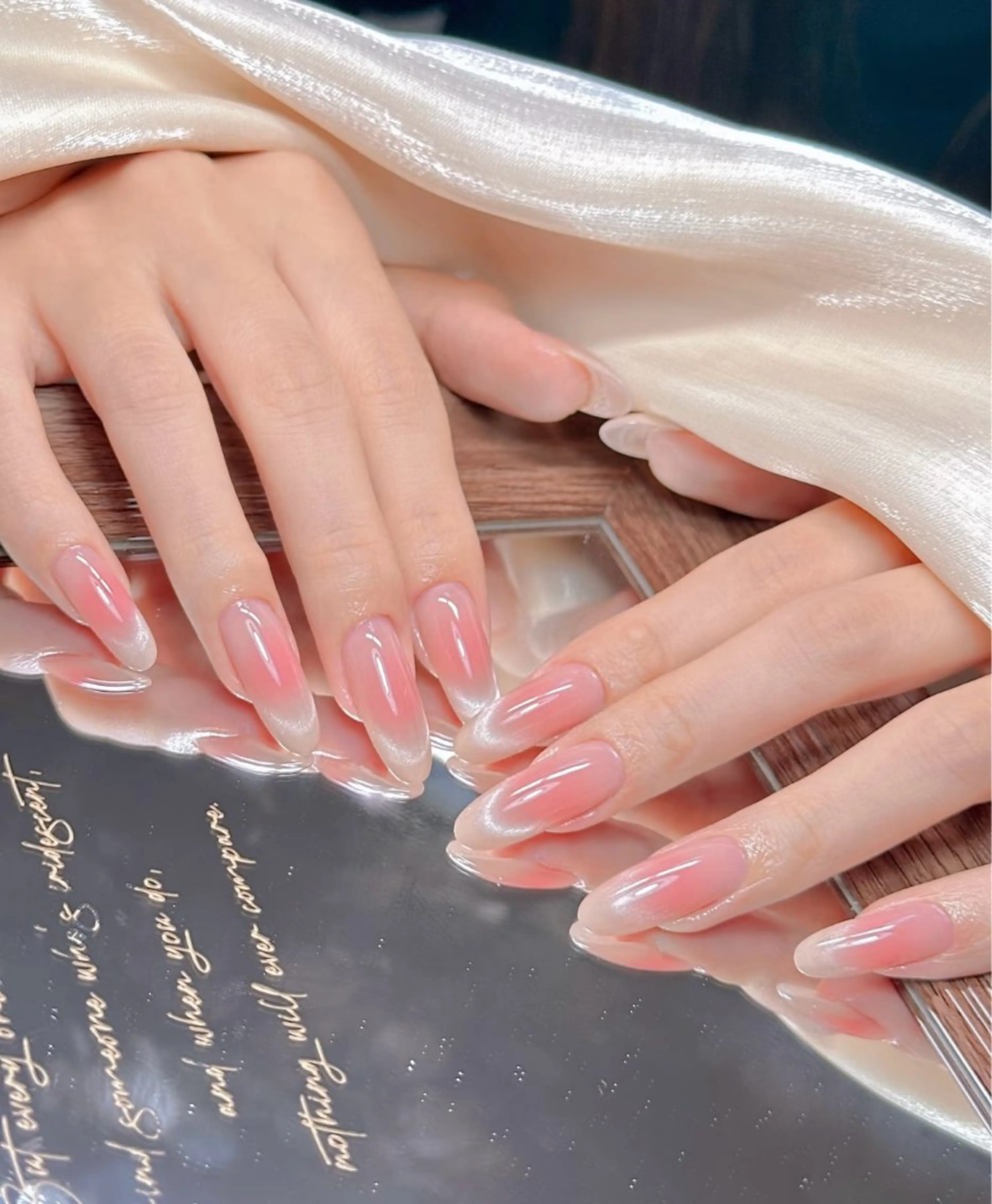 ネイル アートネイル チークネイル 長さ出し フラッシュネイル キラキラネイル ハンドネイル ハンドケア For you. Nail Salonのネイルデザイン