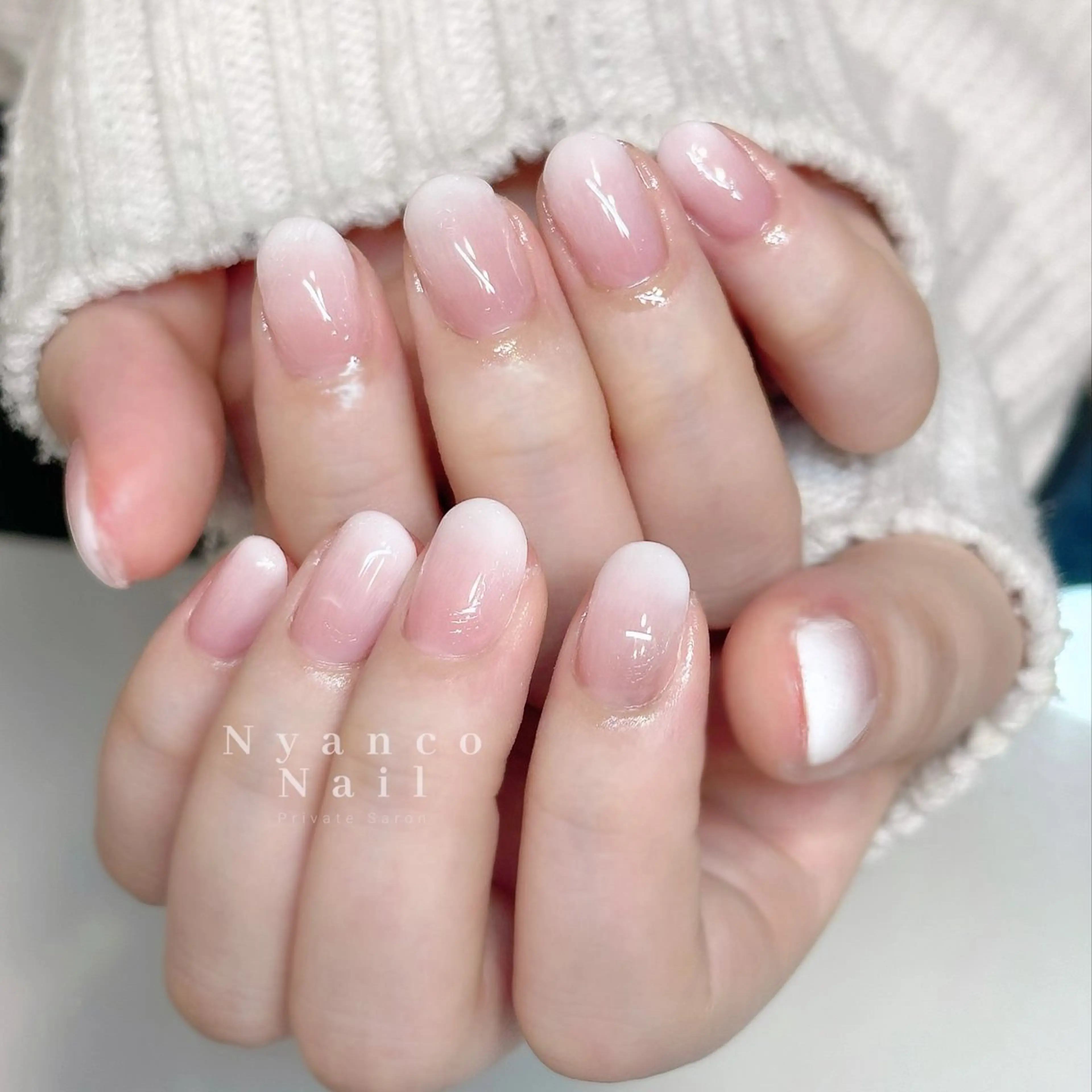ネイル ジェルネイル グラデーション オフィスネイル シンプルネイル ホワイト Nyanco Nailのネイルデザイン