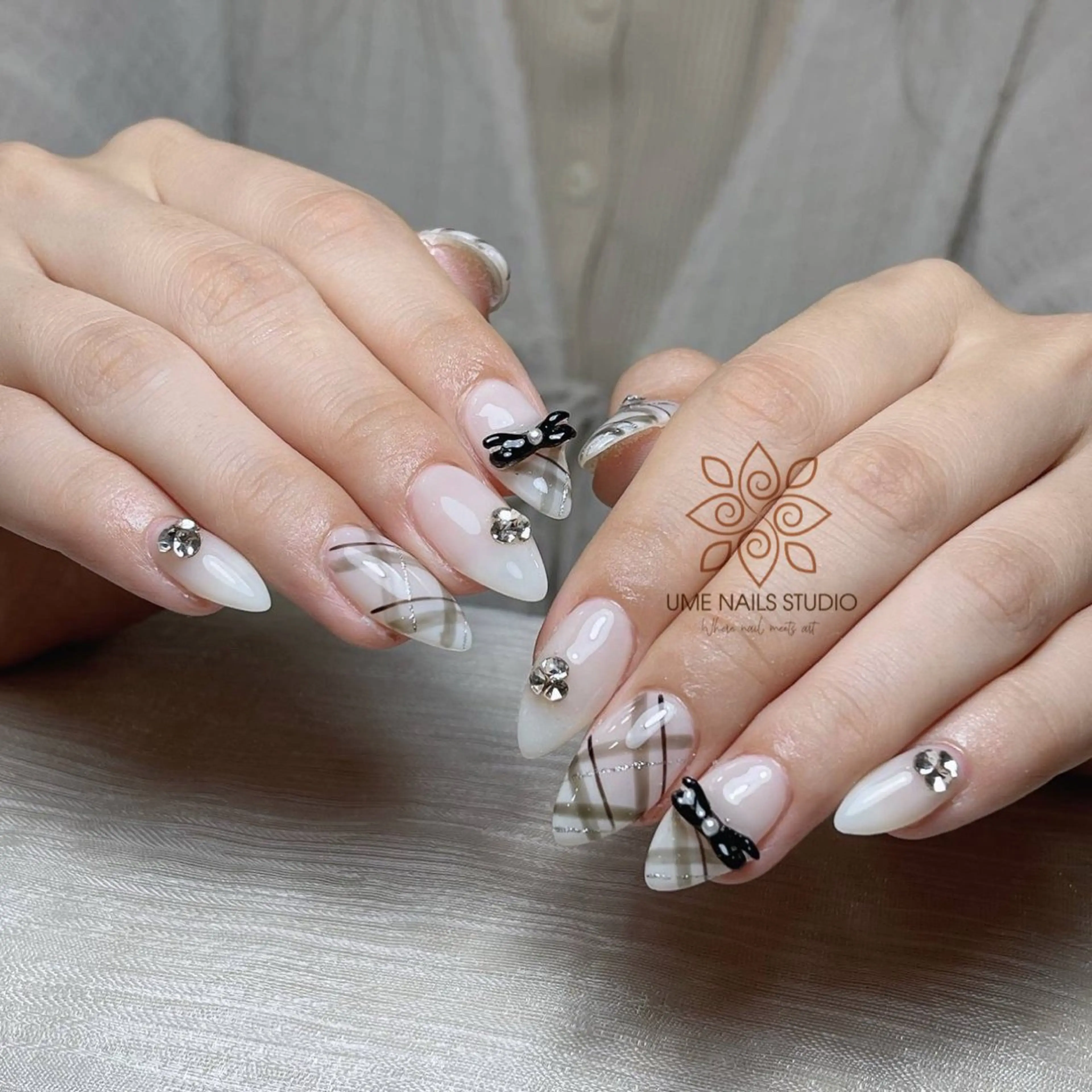 ネイル チークネイル クリアネイル ガーリー キラキラネイル 韓国ネイル ハンドネイル Ume Nail Studioのネイルデザイン