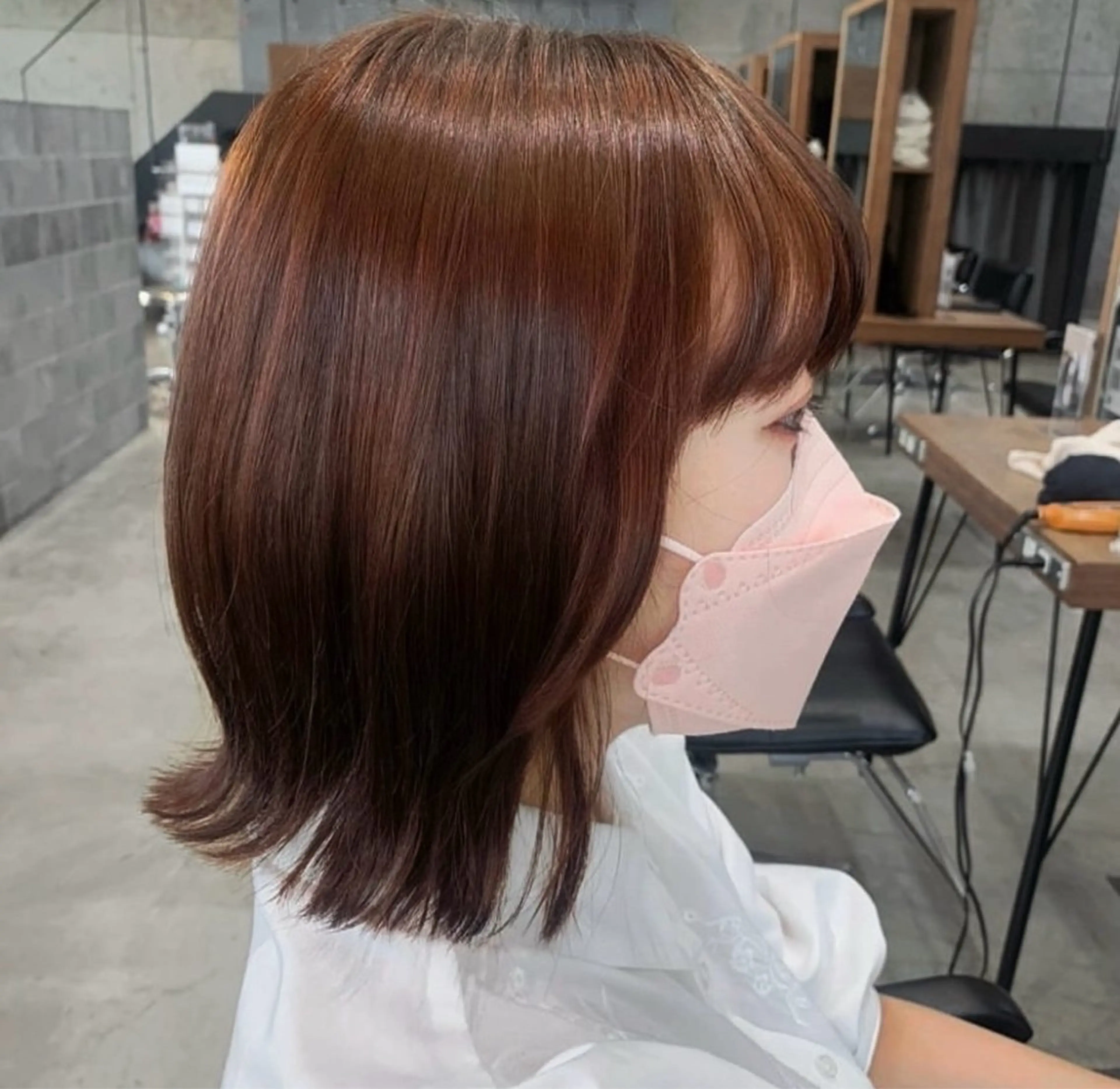 ミディアム カラー 吉原 美玖のヘアスタイル