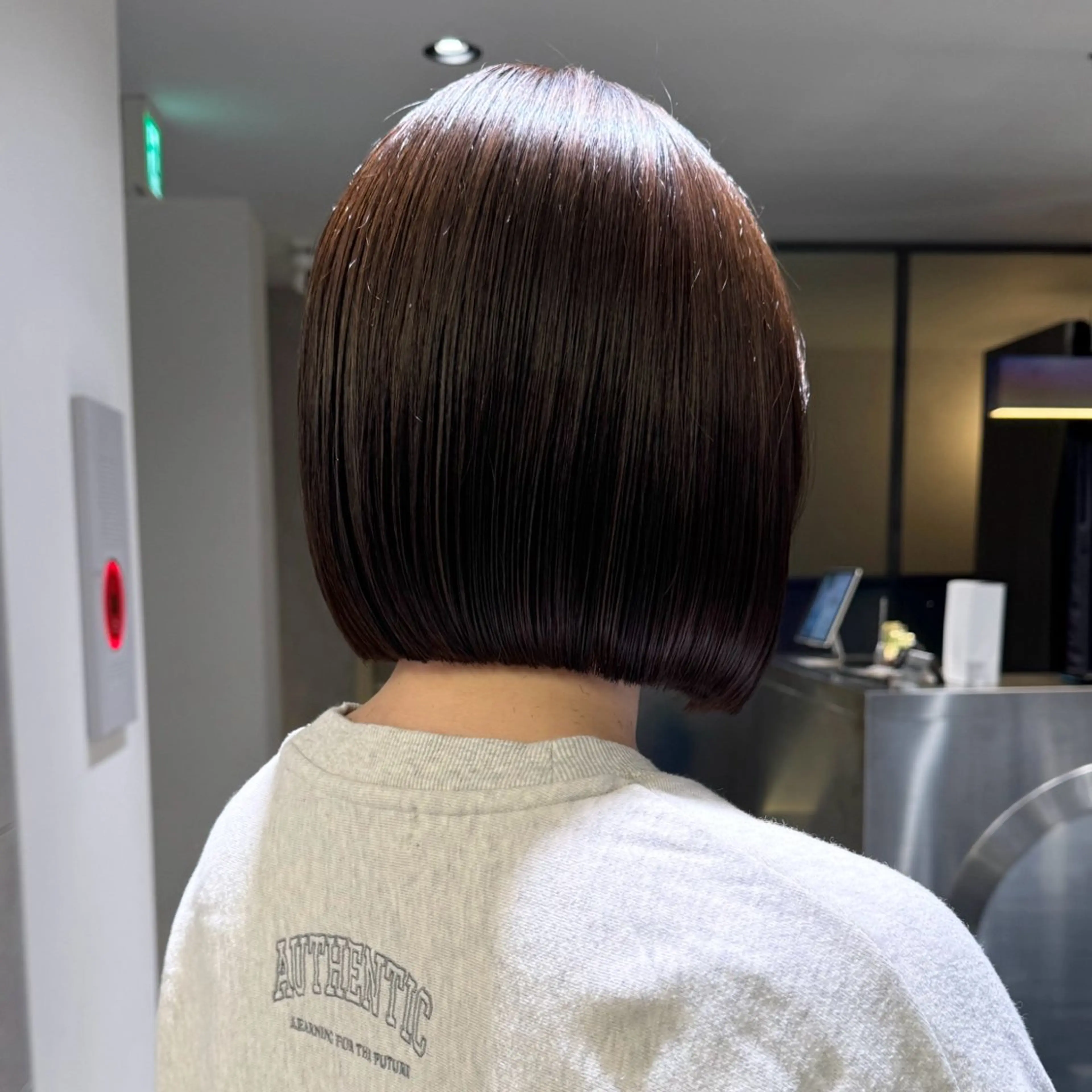 ミディアム カラー 切りっぱなしボブ ブリーチ ボブ 縮毛矯正 酸性ストレート カット 縮毛矯正 トリートメント GO TODAY シェアサロン 原宿Verno店所属・ブリーチ/髪質改善/ ボブ特化/よしきのヘアスタイル