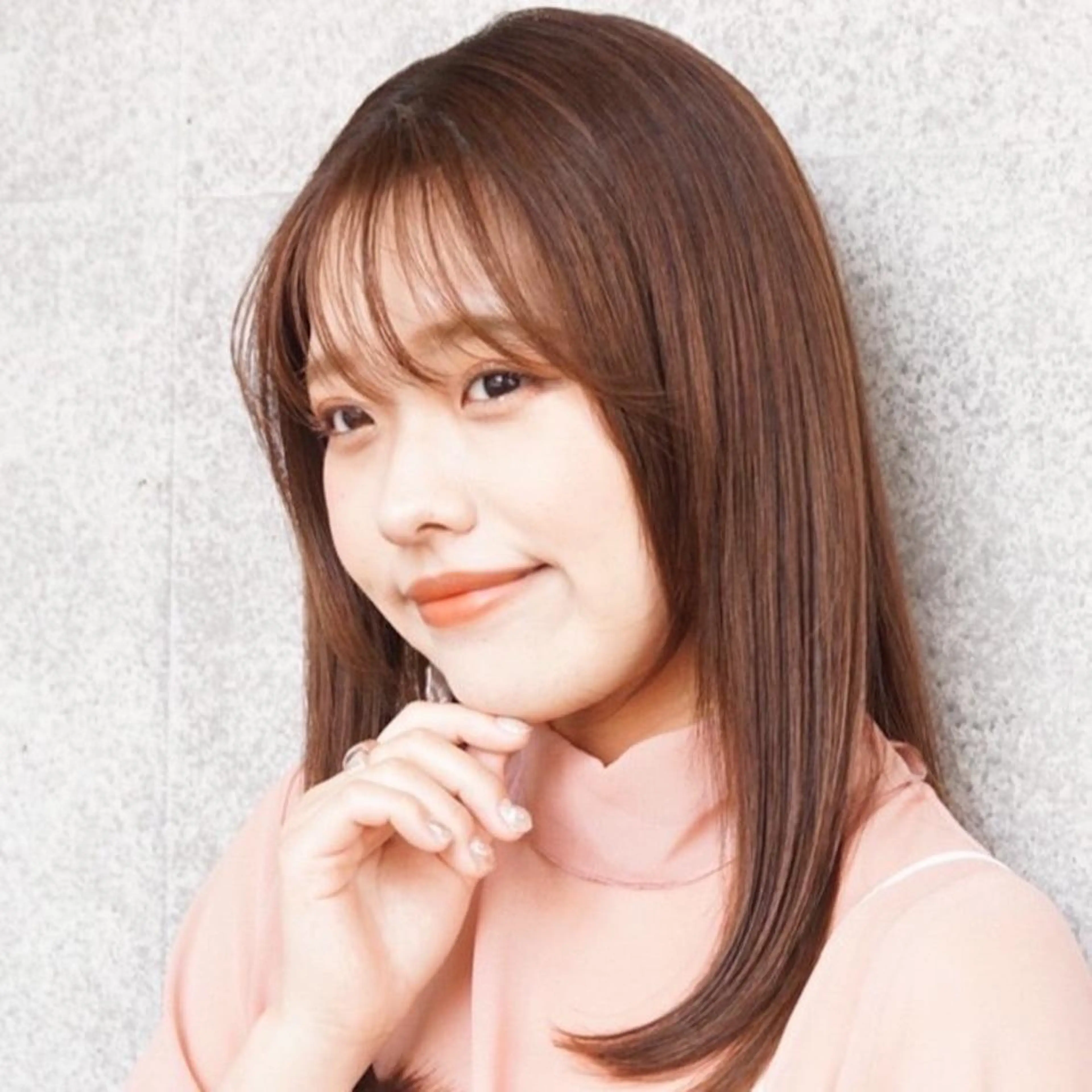 セミロング カラー 安岡 美咲のヘアスタイル