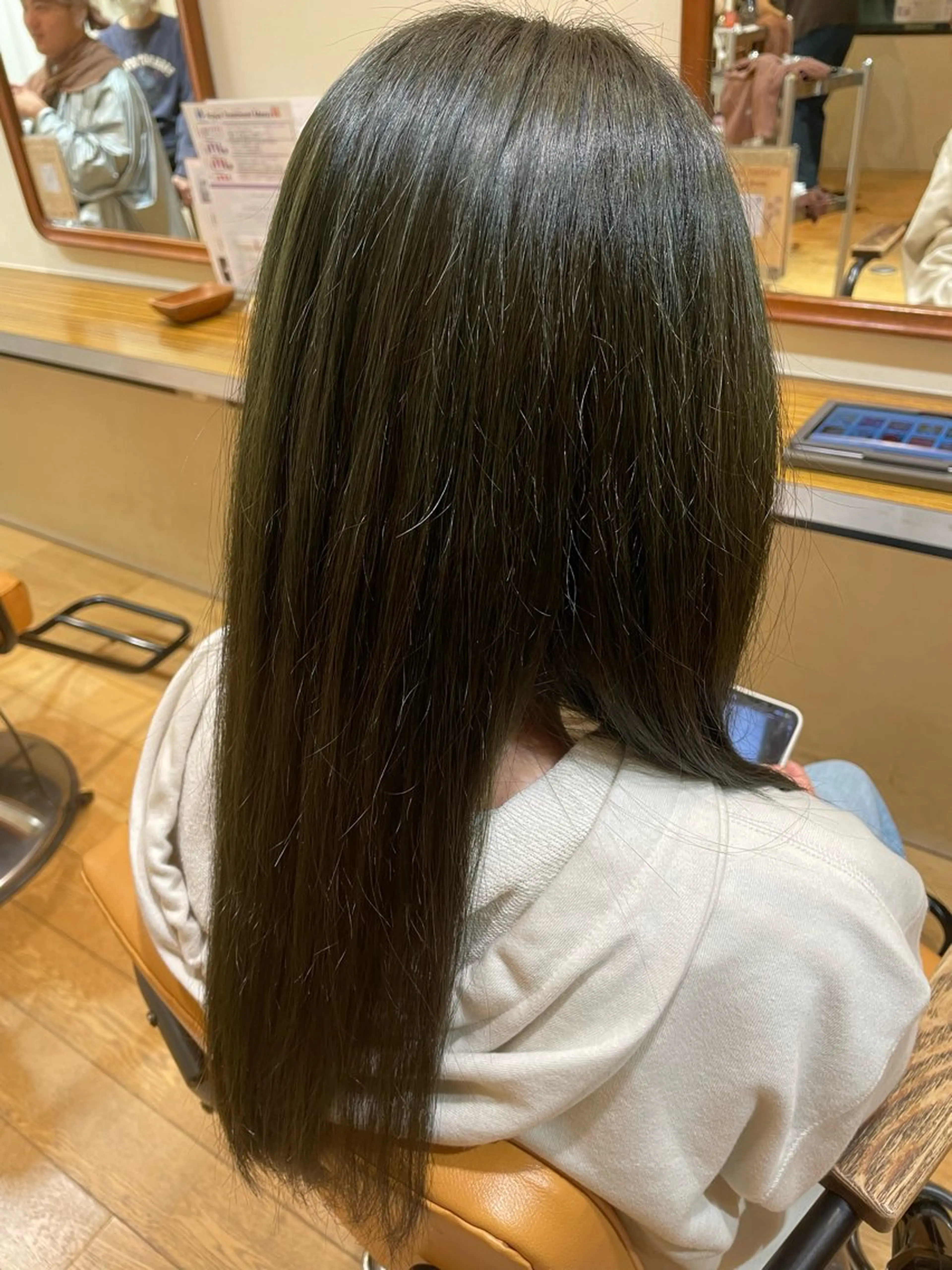 ロング カラー ヘアカラー おもだか　がく /レディースカットのヘアスタイル