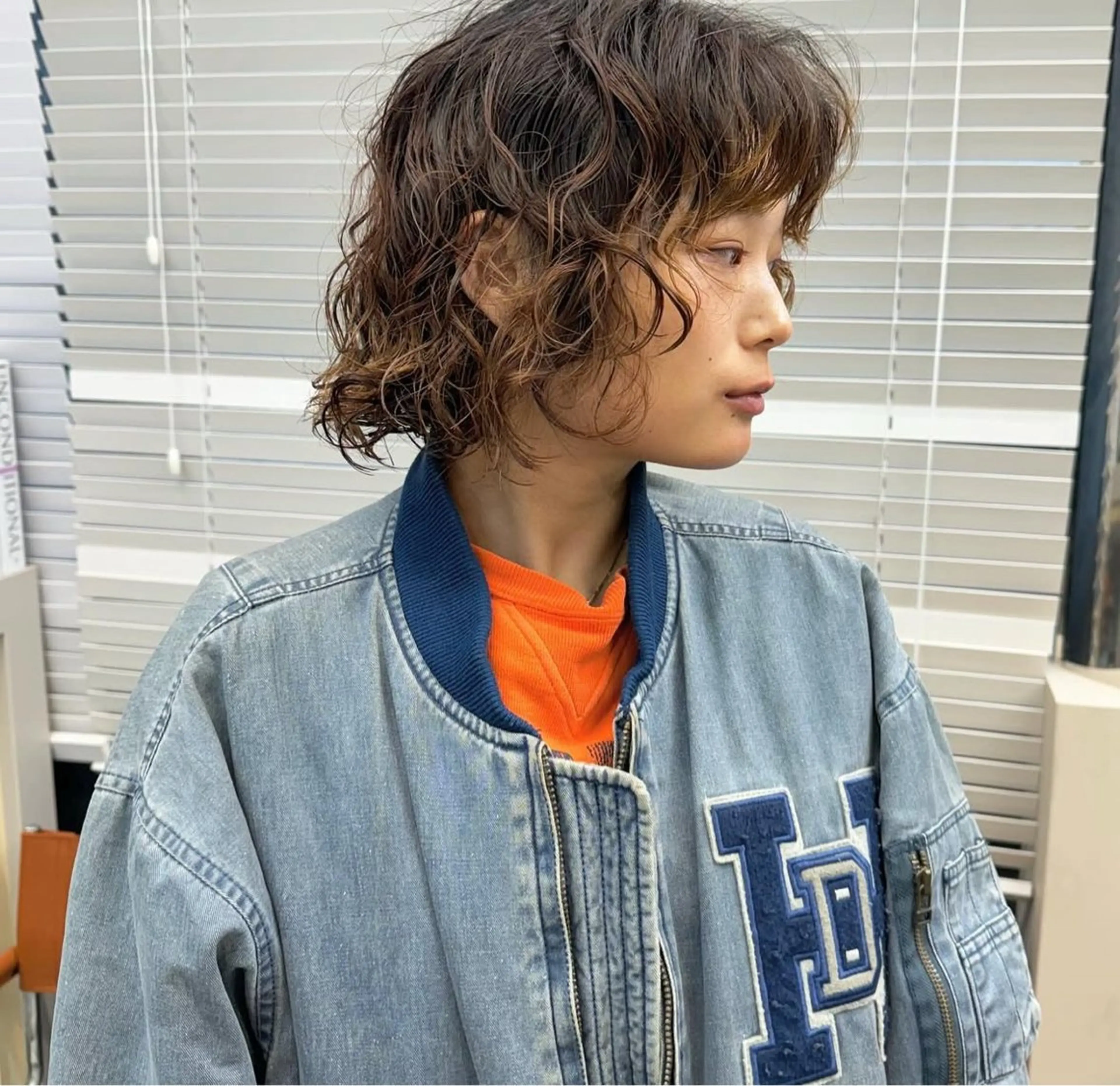 ロング パーマ 渡 汐音のヘアスタイル
