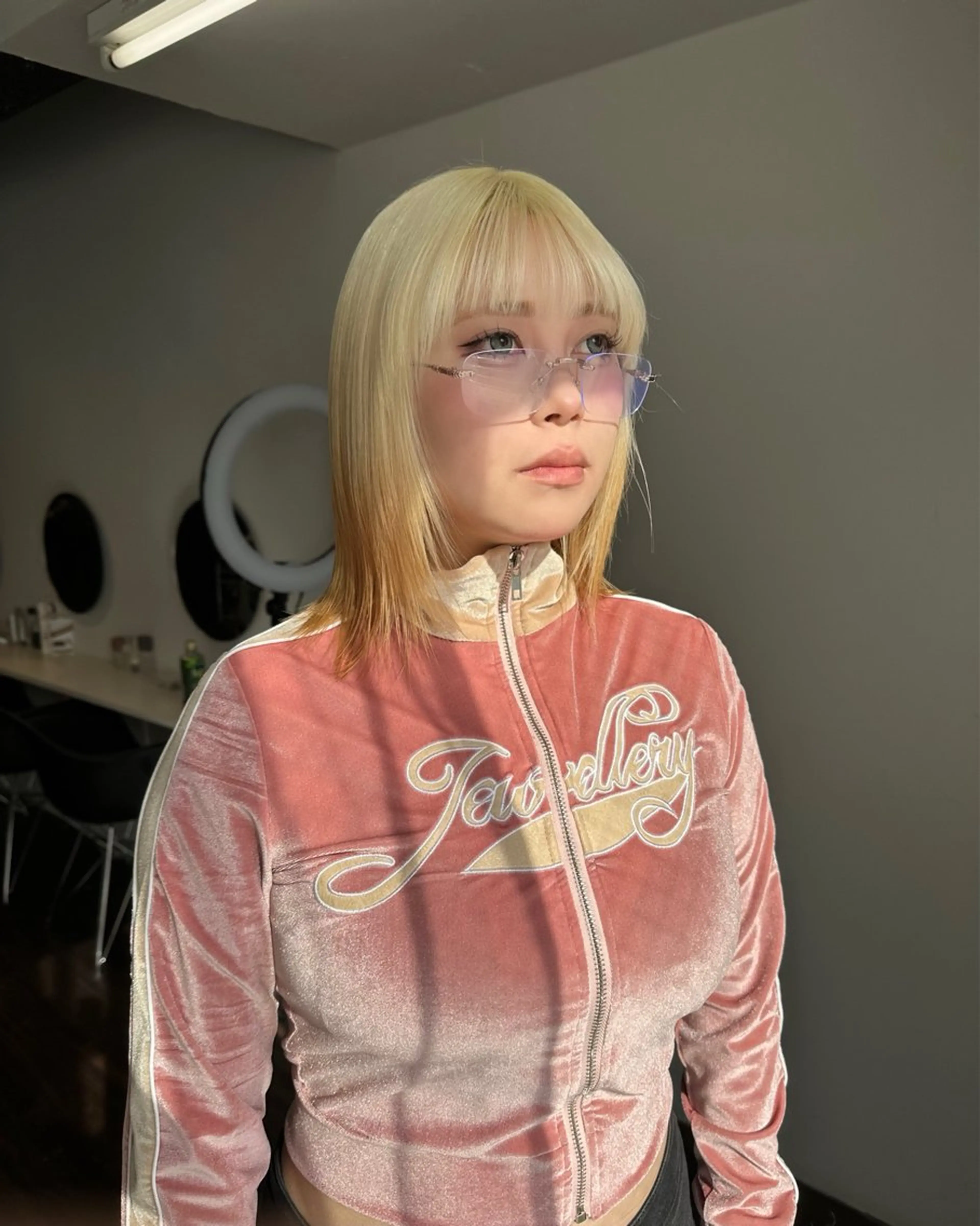 ミディアム ケアカラー ボブ 髪質改善 韓国風ヘア レイヤーカット ヘアカラー ダブルカラー/レイヤ ー支持No.1renのヘアスタイル