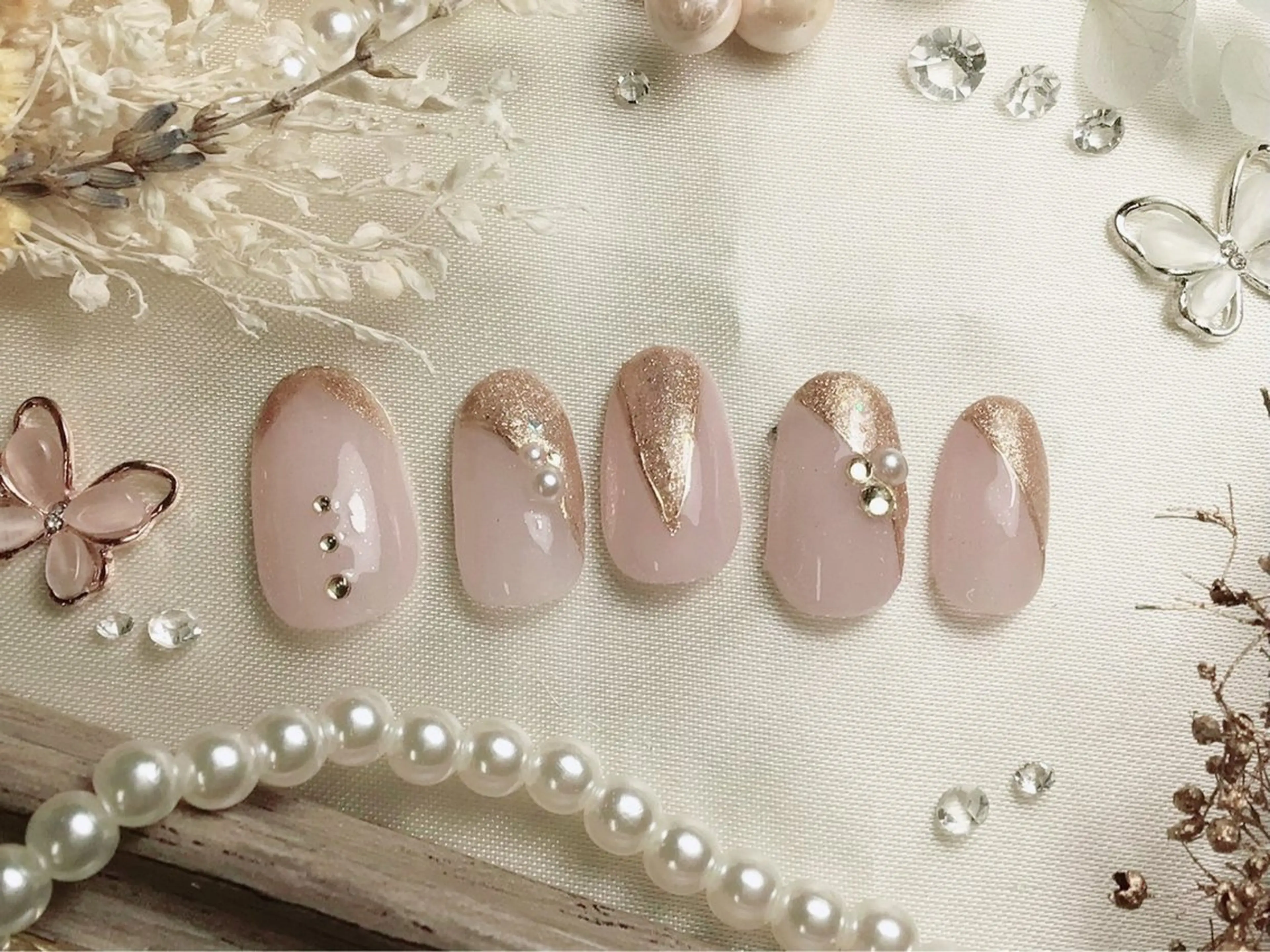 ミディアム ハンドネイル ネイルPetit Ribbonのネイルデザイン