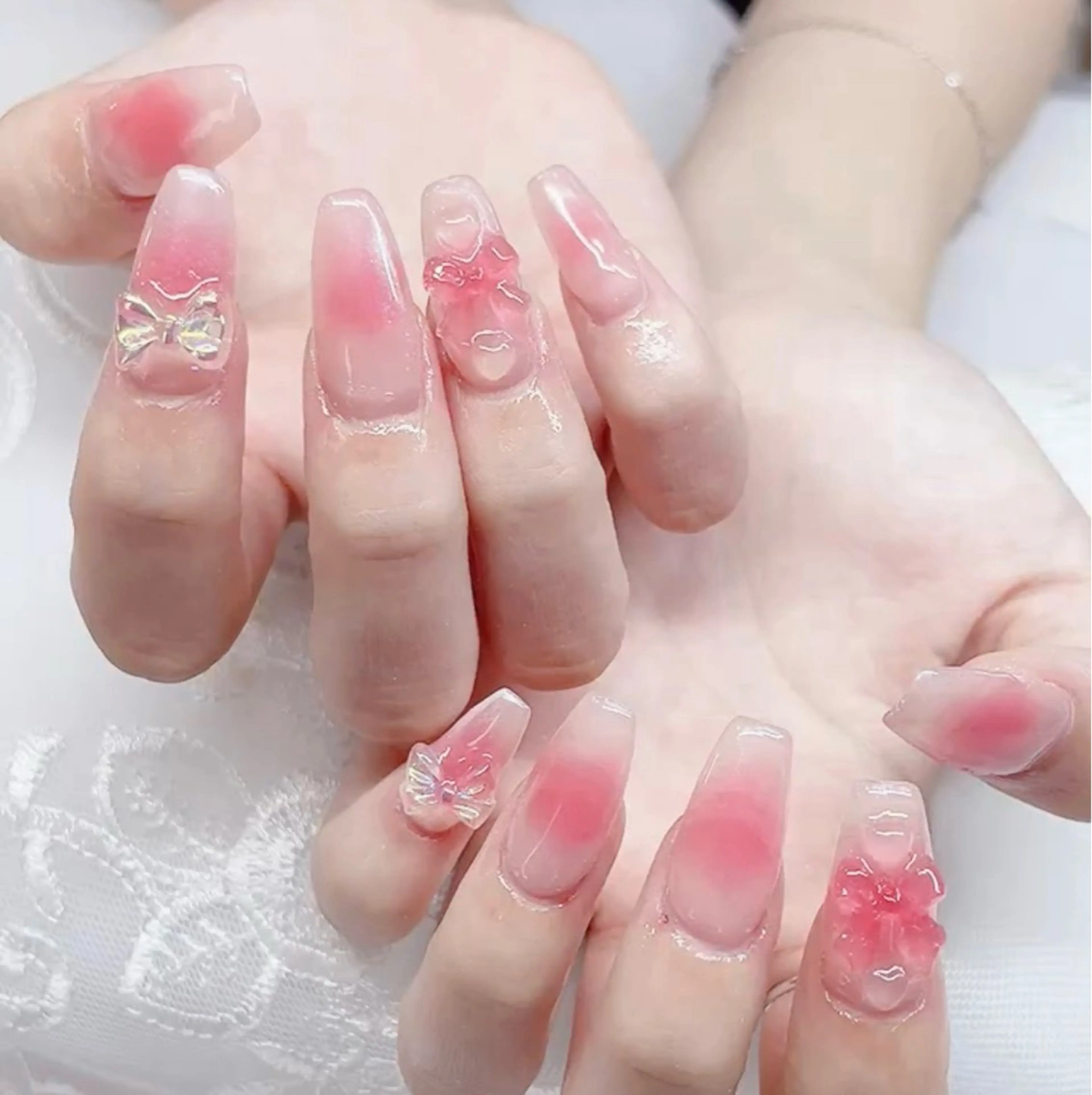 春ネイル　ちゅるんネイル　チークネイル　韓国ネイル お花ネイル　ワンホンネイル ワンホンチークちゅるるん🍒 #量産型#量産型ヲタク#nails#ネイル