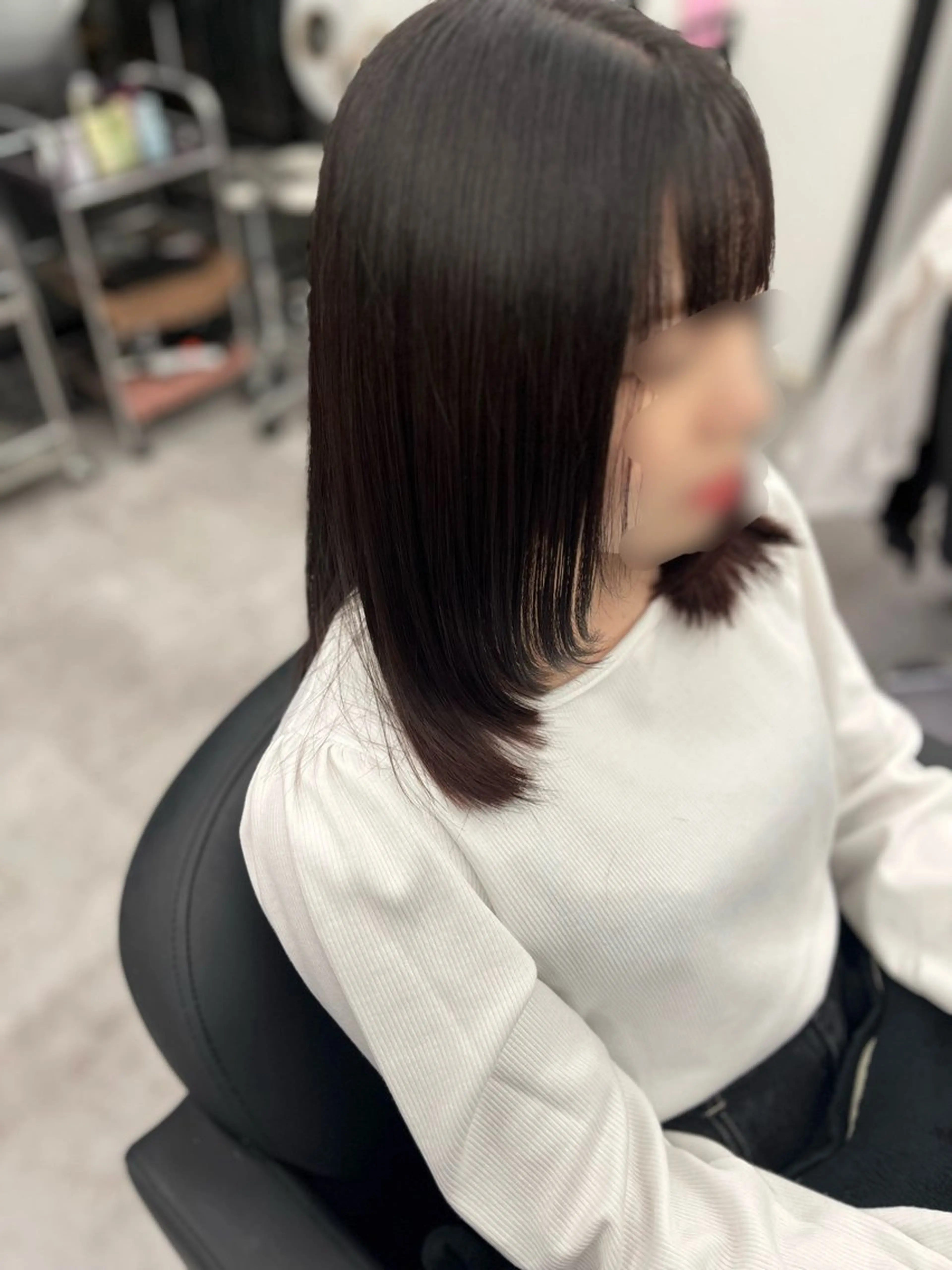 ミディアム カット 嶌津 明依のヘアスタイル