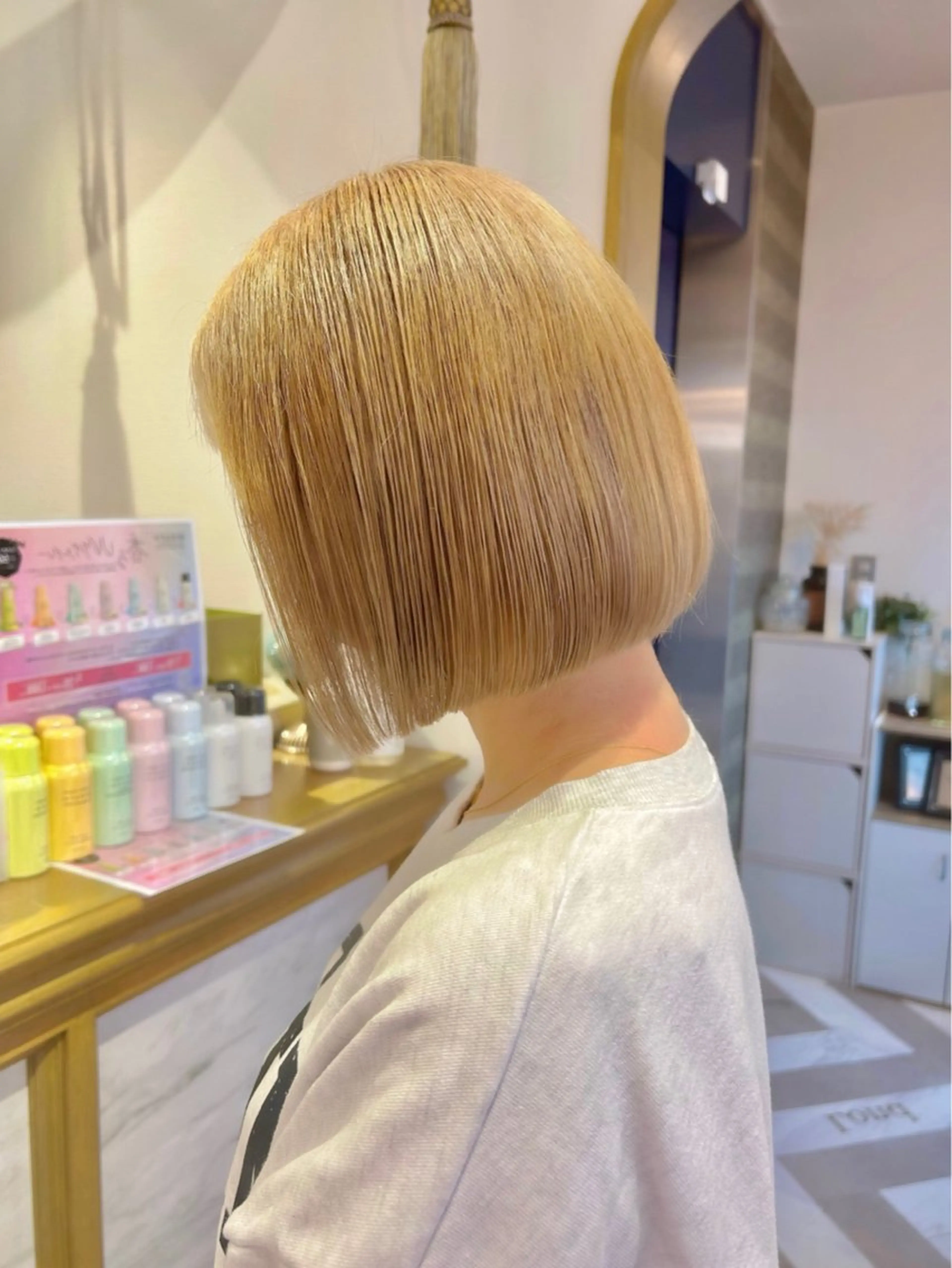 ミディアム カラー ヘアアレンジ ワンレンボブ ブリーチ ケアブリーチ ダブルカラー ハイトーンカラー カット ヘアカラー トリートメント 髪質改善【縮毛矯正】 美髪ボブを量産する人のヘアスタイル