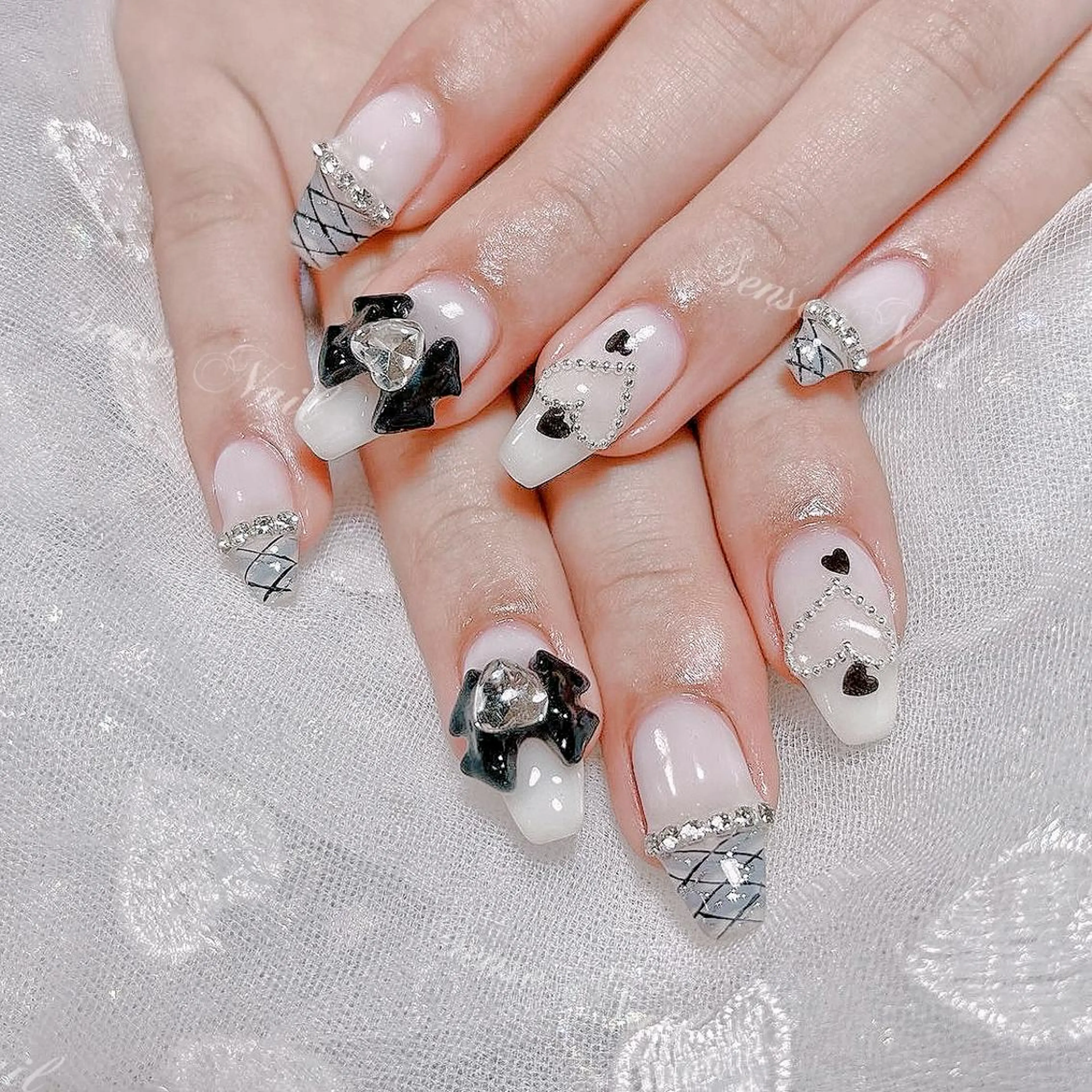ネイル ハンドネイル Queening 🦋のネイルデザイン