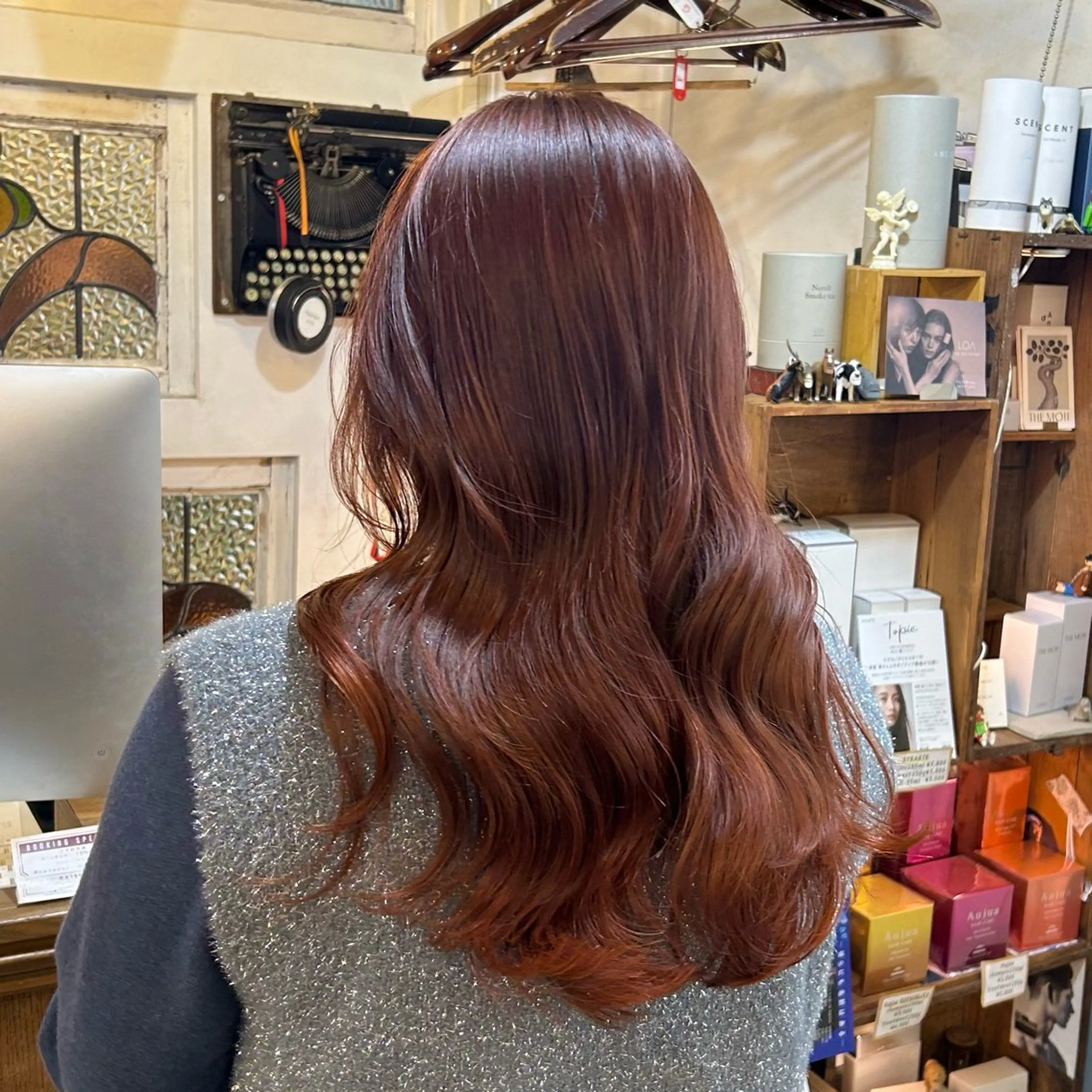 セミロング カラー ブリーチ ブラウンカラー ブリーチなしカラー オレンジ オレンジブラウン カット ヘアカラー トリートメント ヘッドスパ BRITS 渡辺 菜々子のヘアスタイル