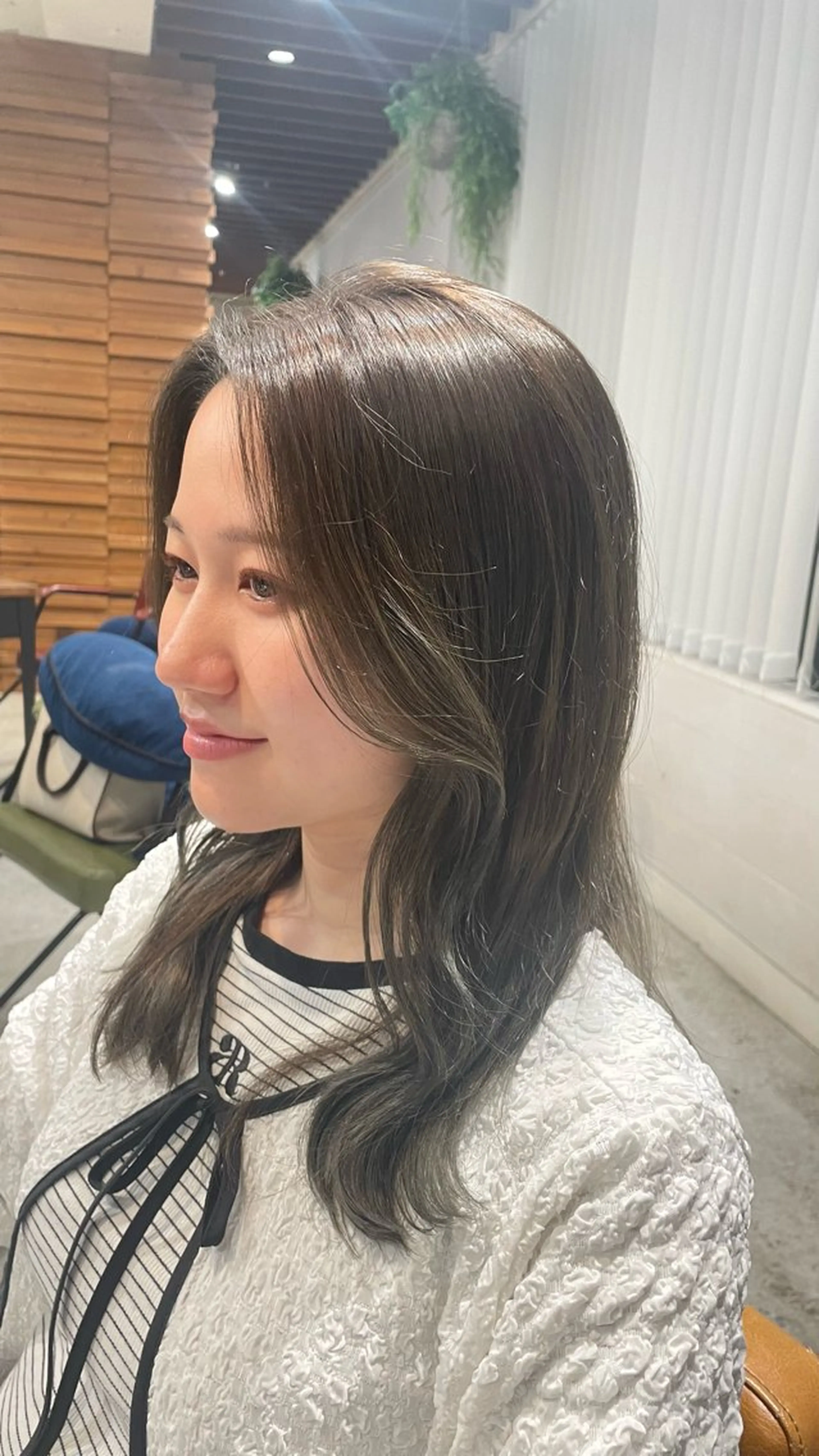 セミロング カラー ベージュカラー オリーブベージュ はやしだ あおいのヘアスタイル