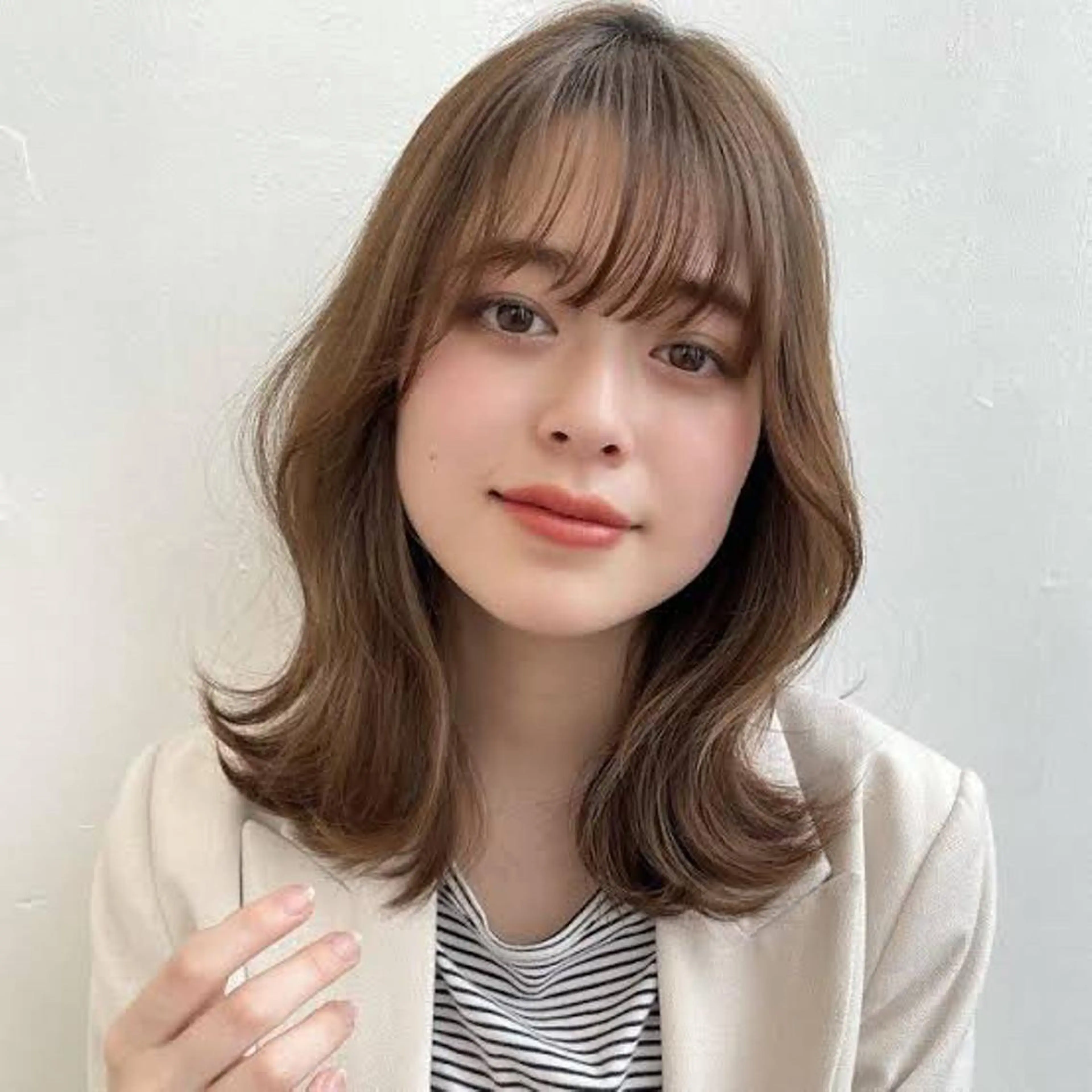 ミディアム くびれヘア 森山 佳小里/カラー /似合わせカットのヘアスタイル