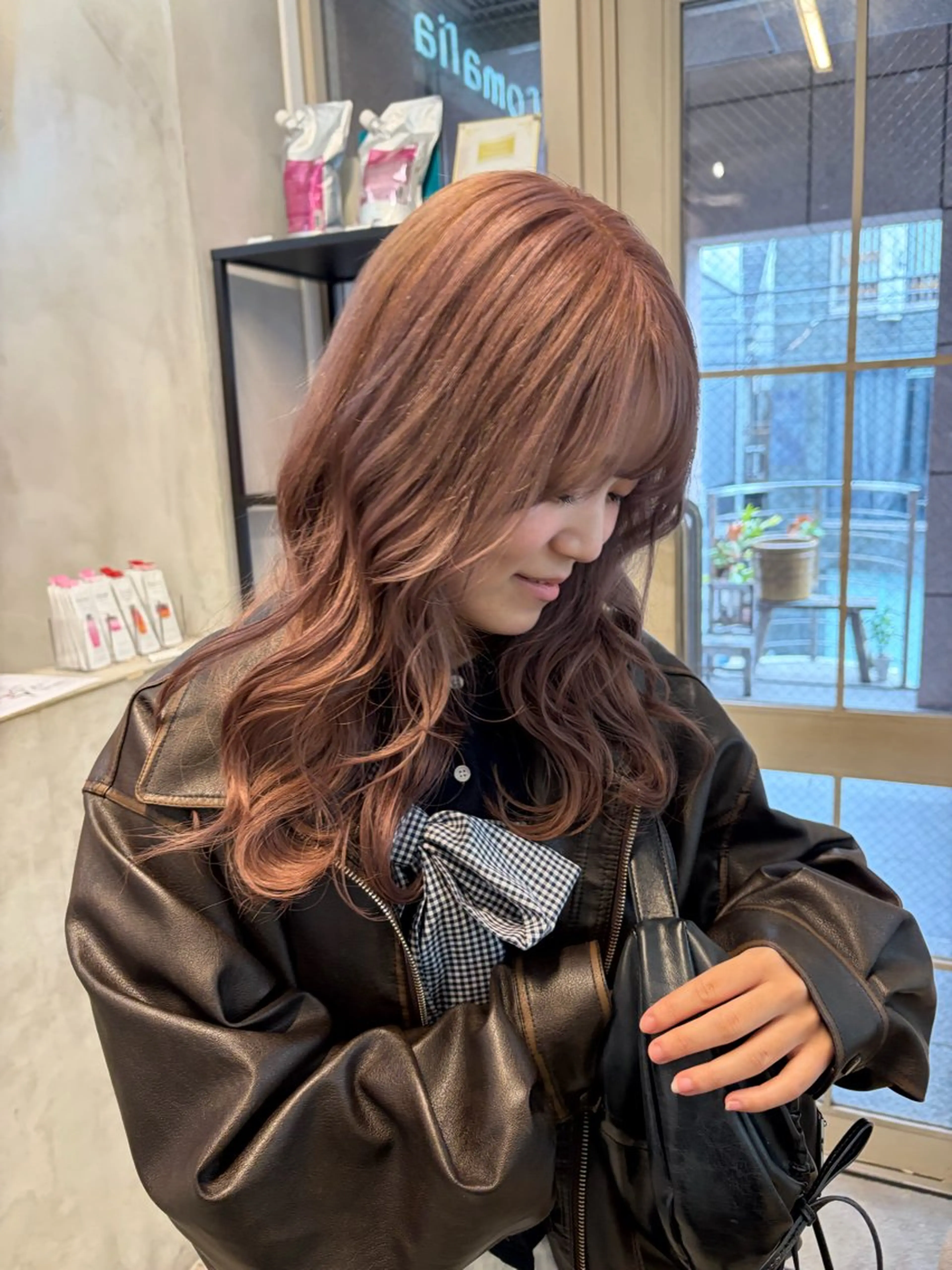 セミロング カラー ミルクティー× グレージュMOMOのヘアスタイル