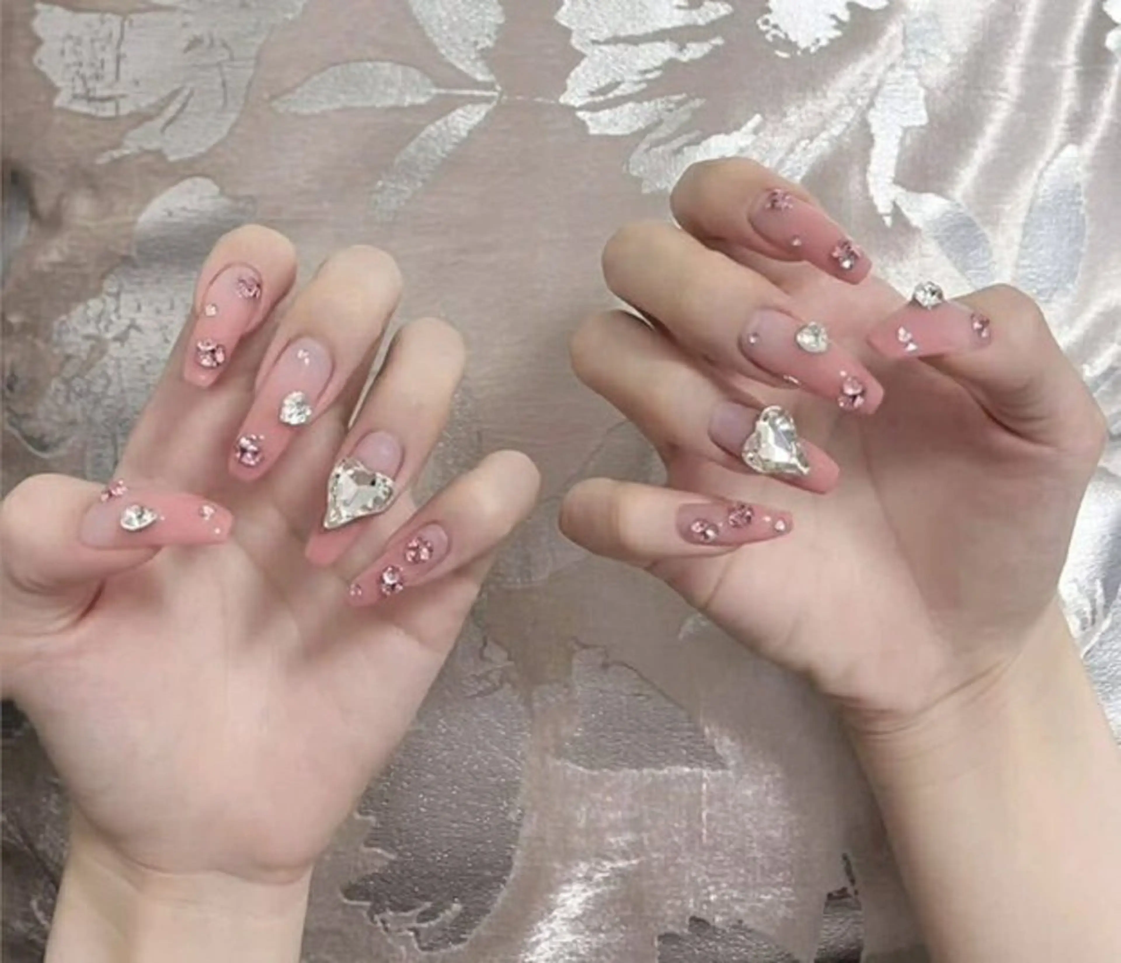 ネイル アートネイル ジェルネイル グラデーション マグネットネイル ニュアンスネイル ハンドネイル Ryu Nail Studio所属・Ryu Nail 新大久保のネイルデザイン