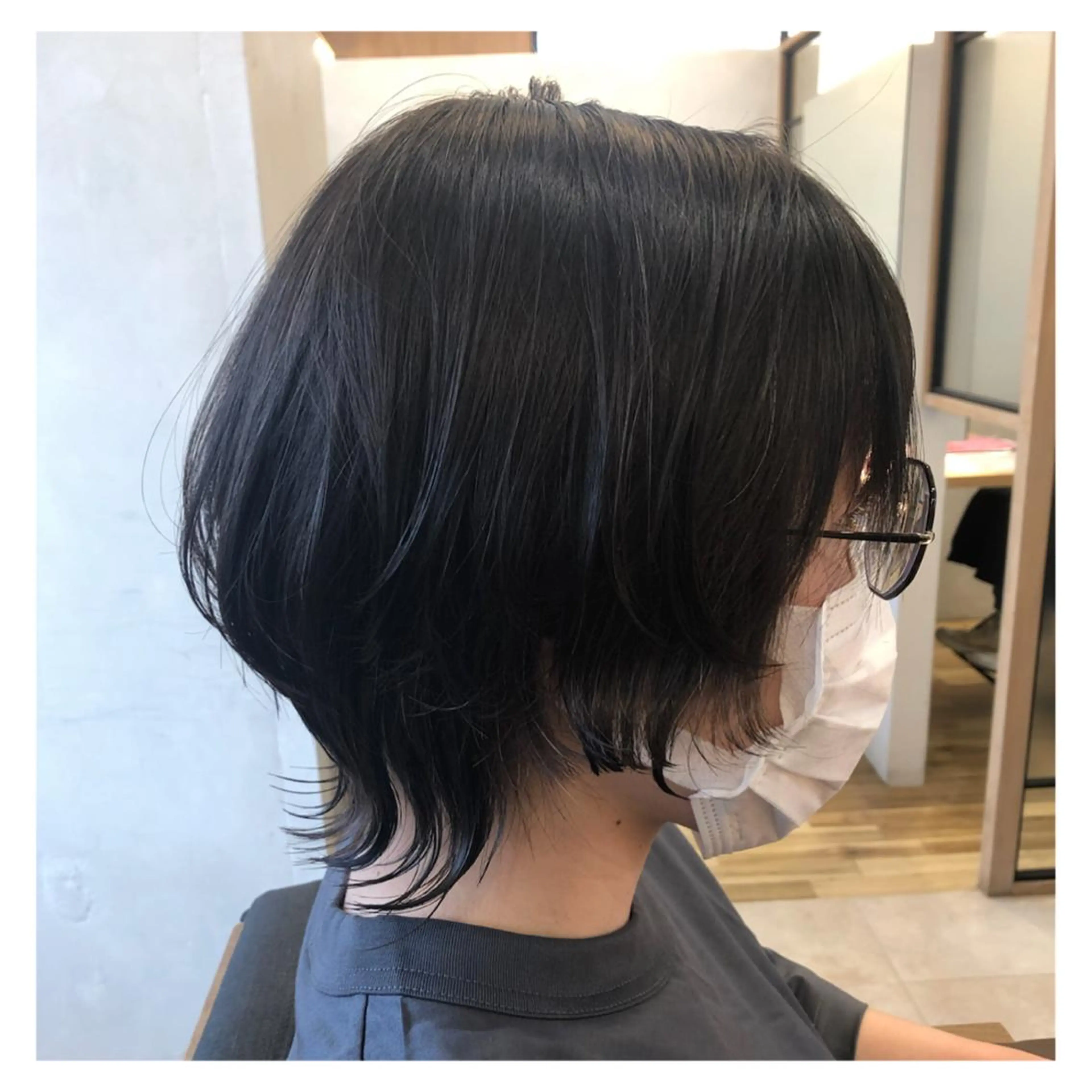 ミディアム ウルフカット カット まちだ ひとみのヘアスタイル