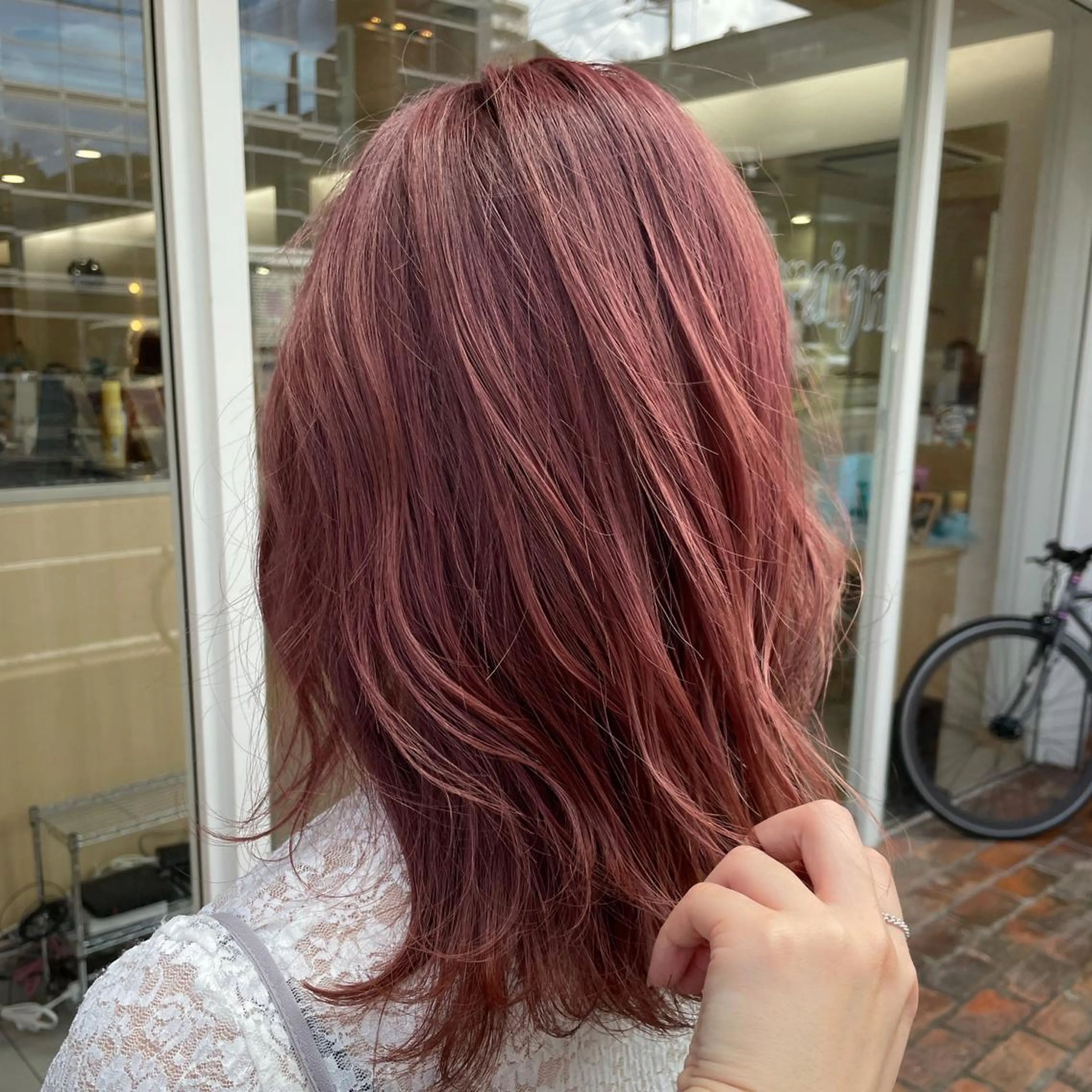 ミディアム ヘアカラー 米津 優花のヘアスタイル