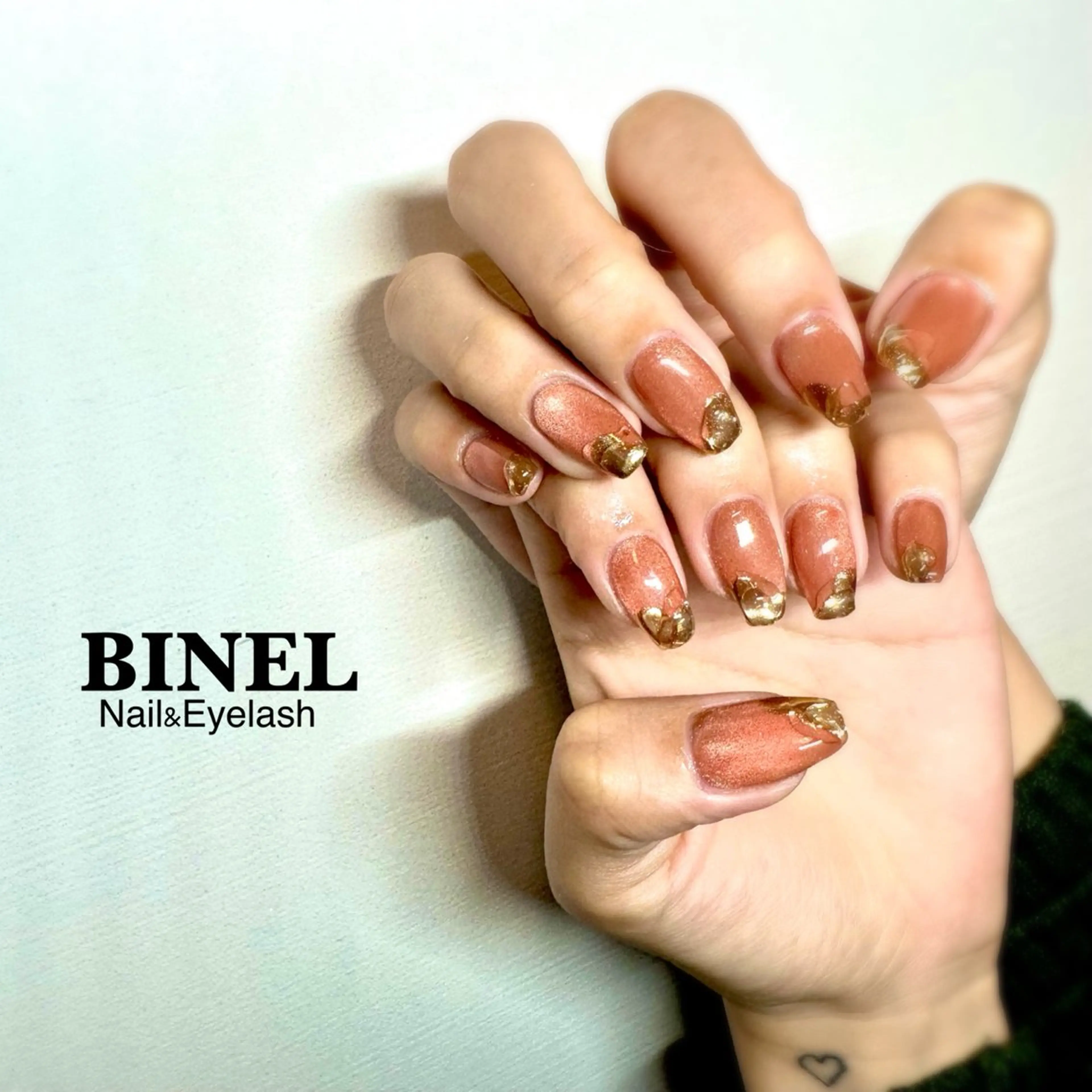 ネイル マグネットネイル BINEL REINAのネイルデザイン