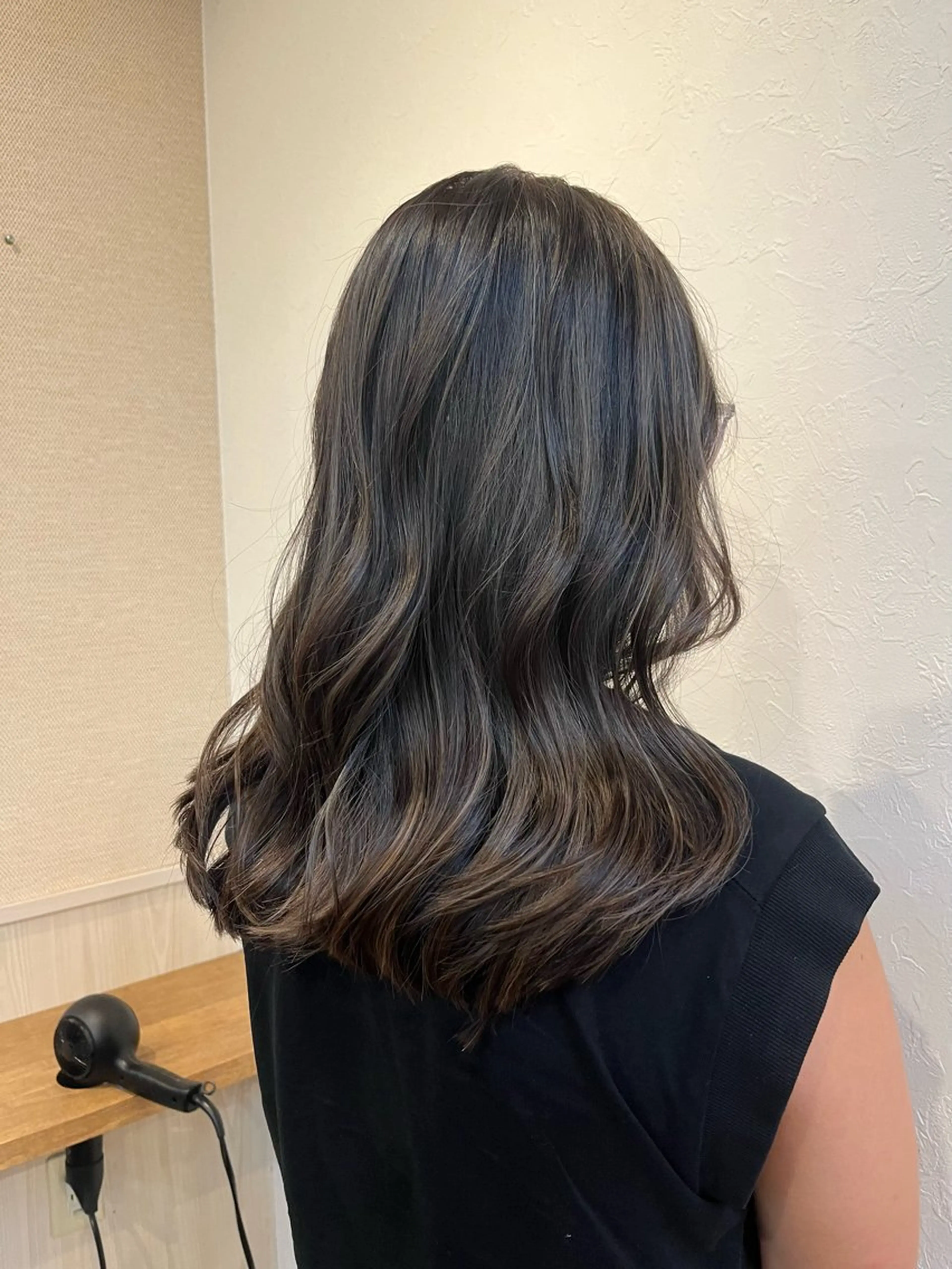 セミロング カラー ベージュカラー ハイライトカラー ハイライト yuri🌼 NUMBER 天王寺のヘアスタイル