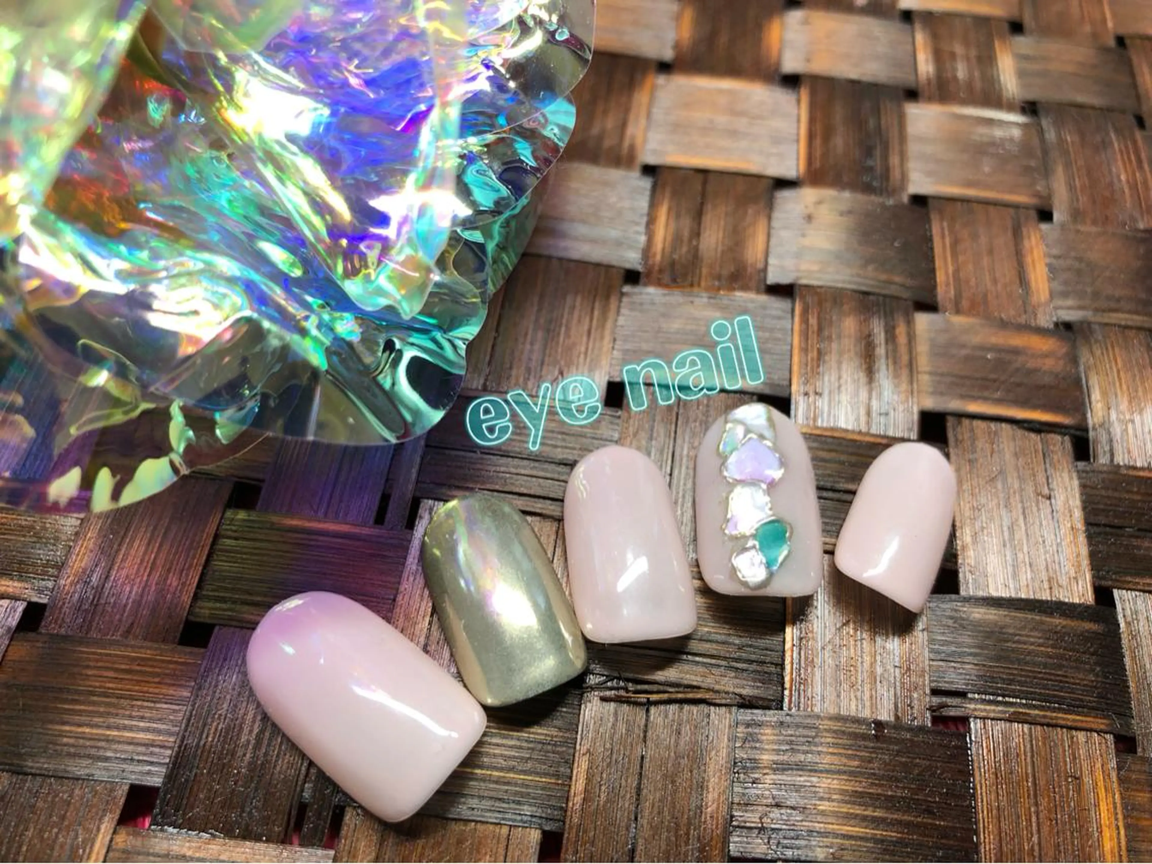 ネイル ゴールド ミラーネイル Eye nailのネイルデザイン