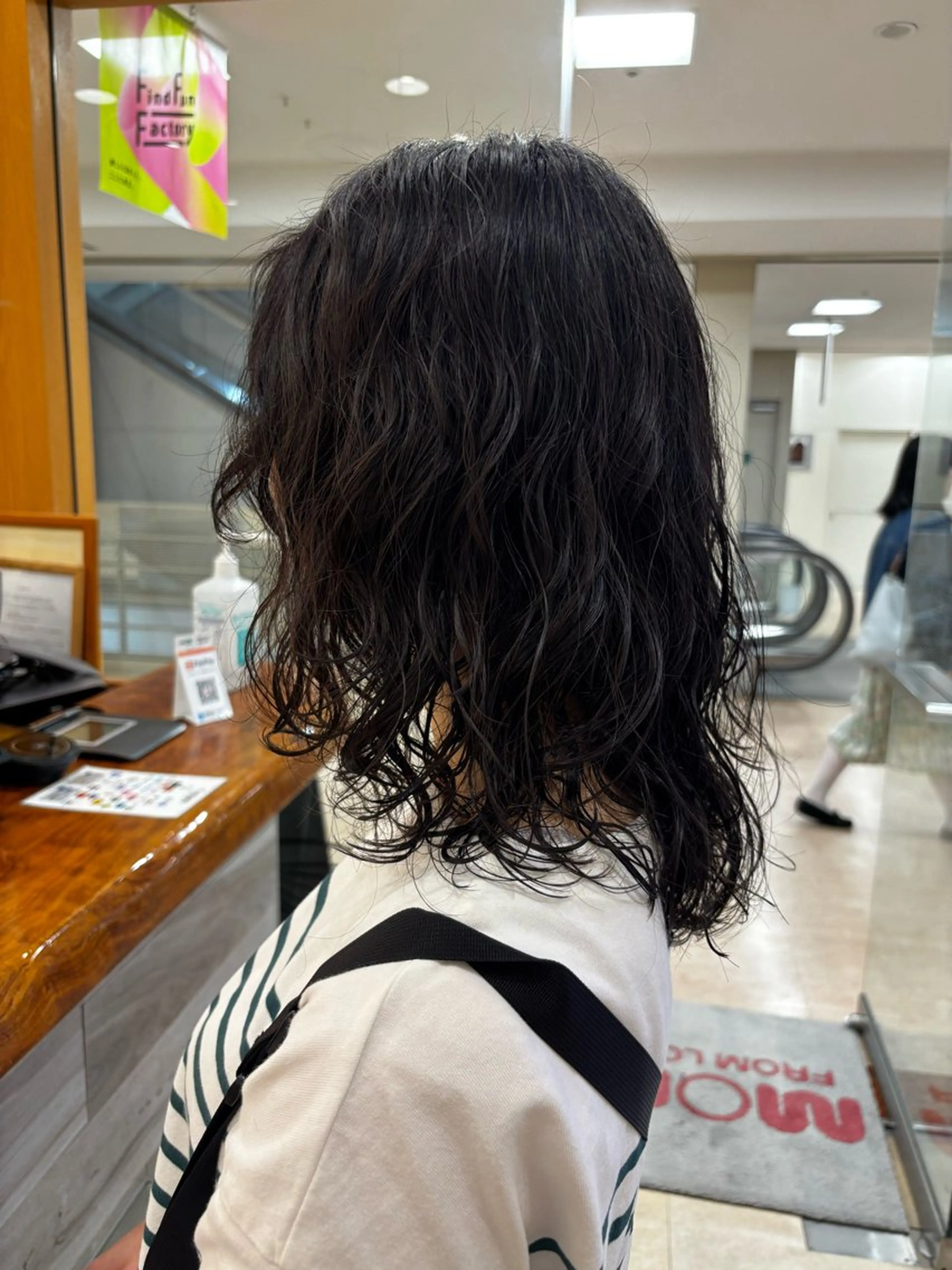 ミディアム ミディアムレイヤー ミディアムパーマ レイヤーカット 藤森 大のヘアスタイル