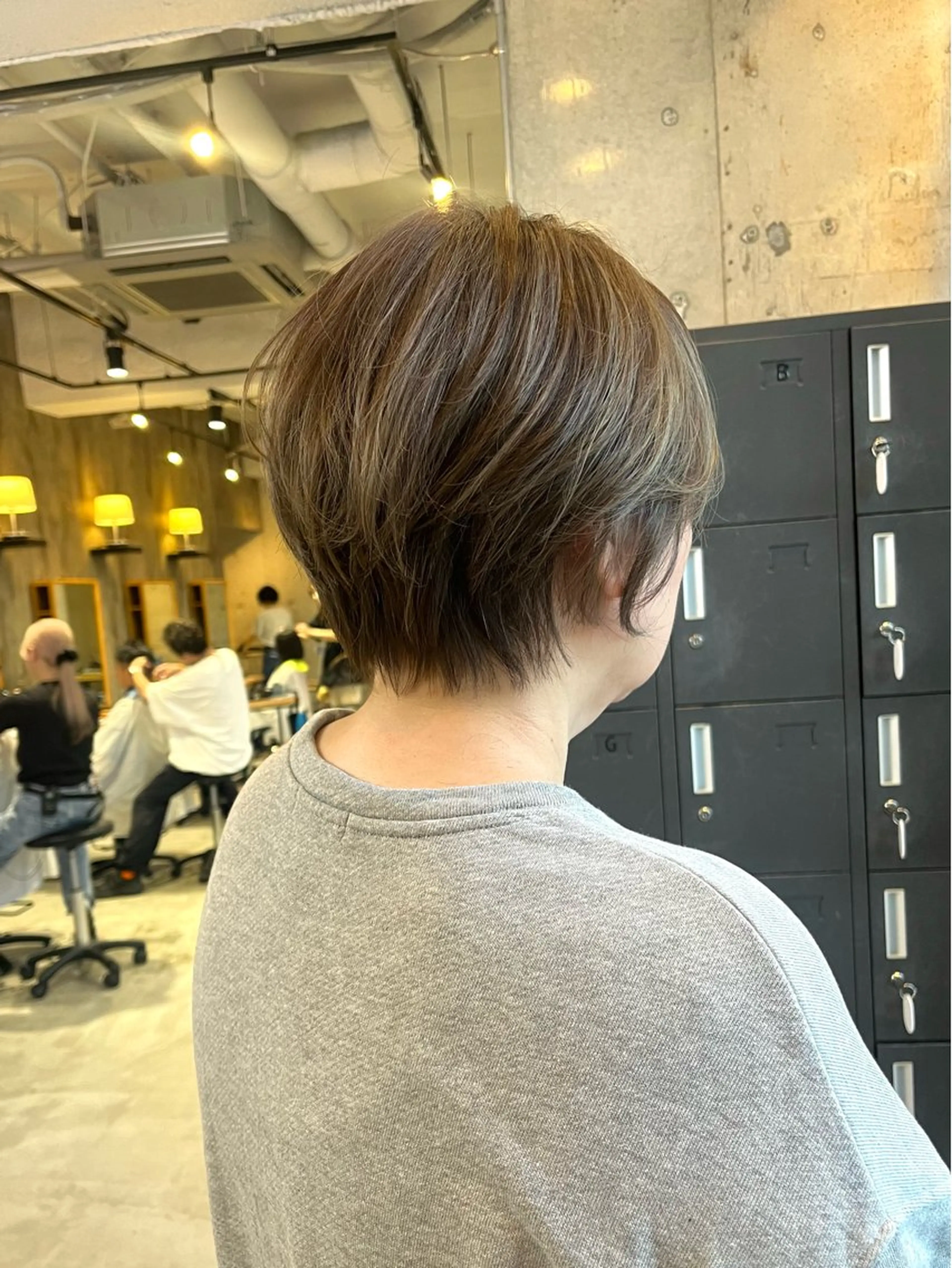 ショート カラー ハイライトカラー ハイライト ショートヘア カット ヘアカラー lolonois池田 /レイヤー/郷田遥のヘアスタイル