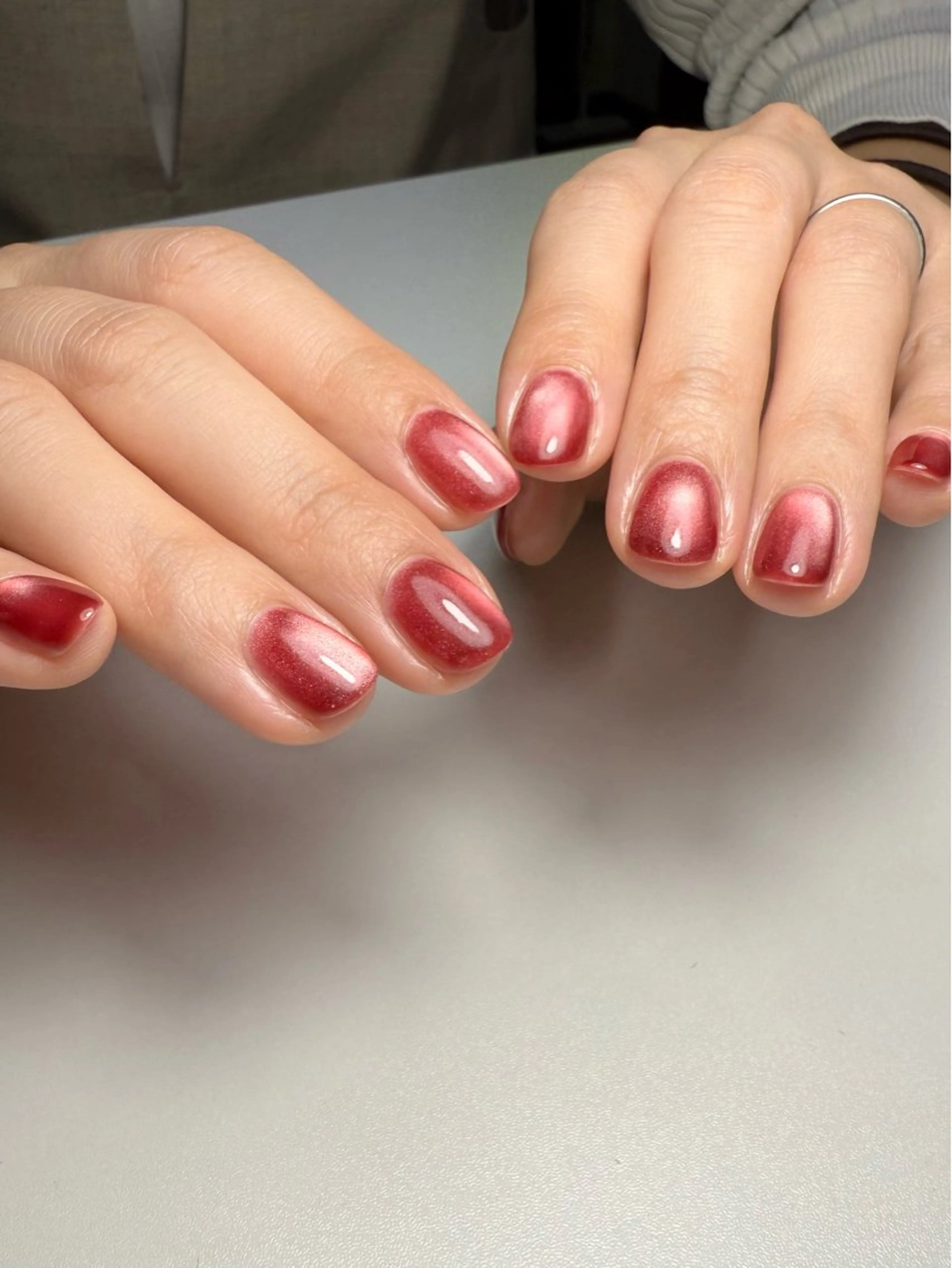 ネイル マグネットネイル 赤色 春ネイル nailroom lilasのネイルデザイン