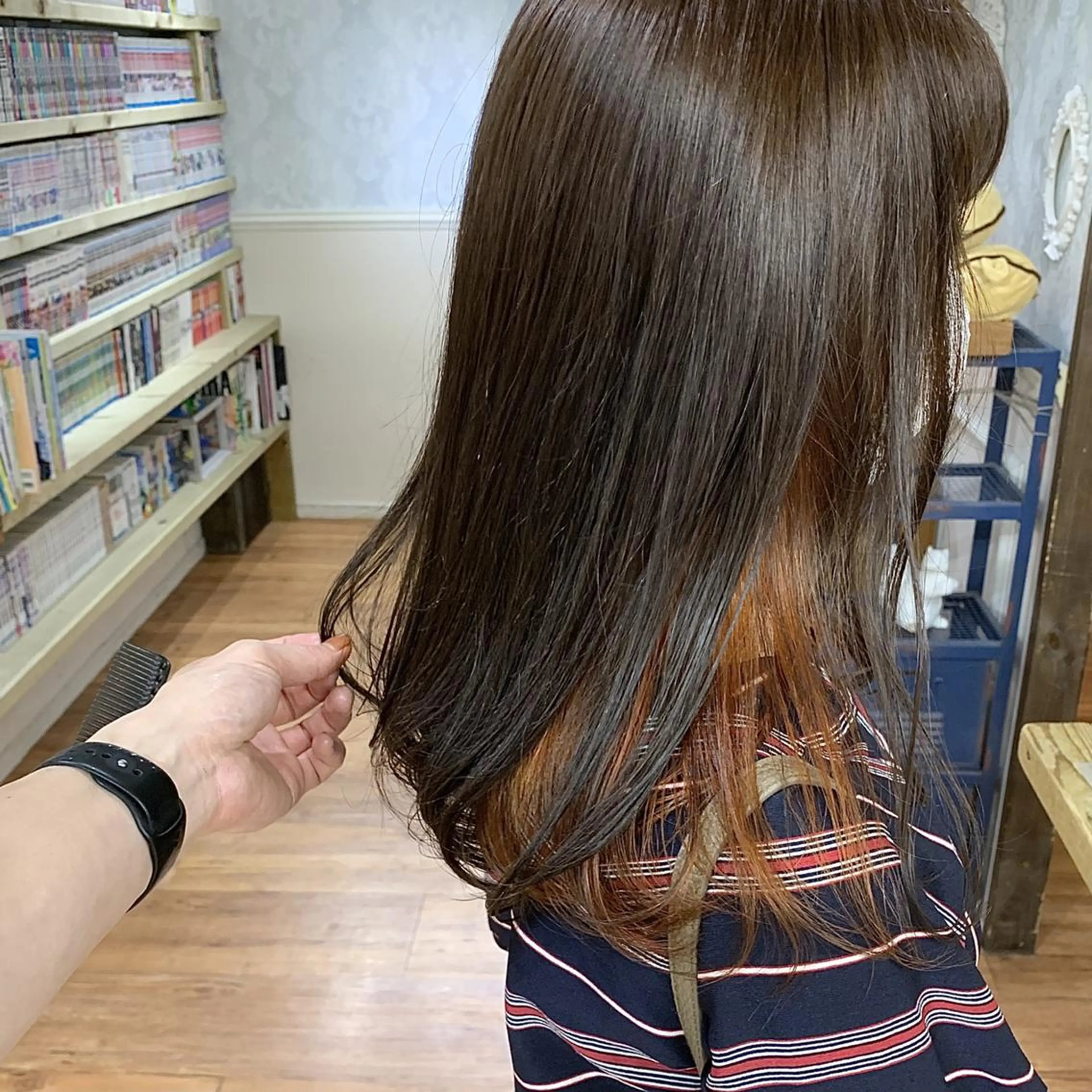 セミロング カラー アッシュ ブルーカラー ブルーアッシュ オレンジ ピンクカラー カット ヘアカラー トリートメント お顔まわりカット🌱 emo.村松泉綺のヘアスタイル