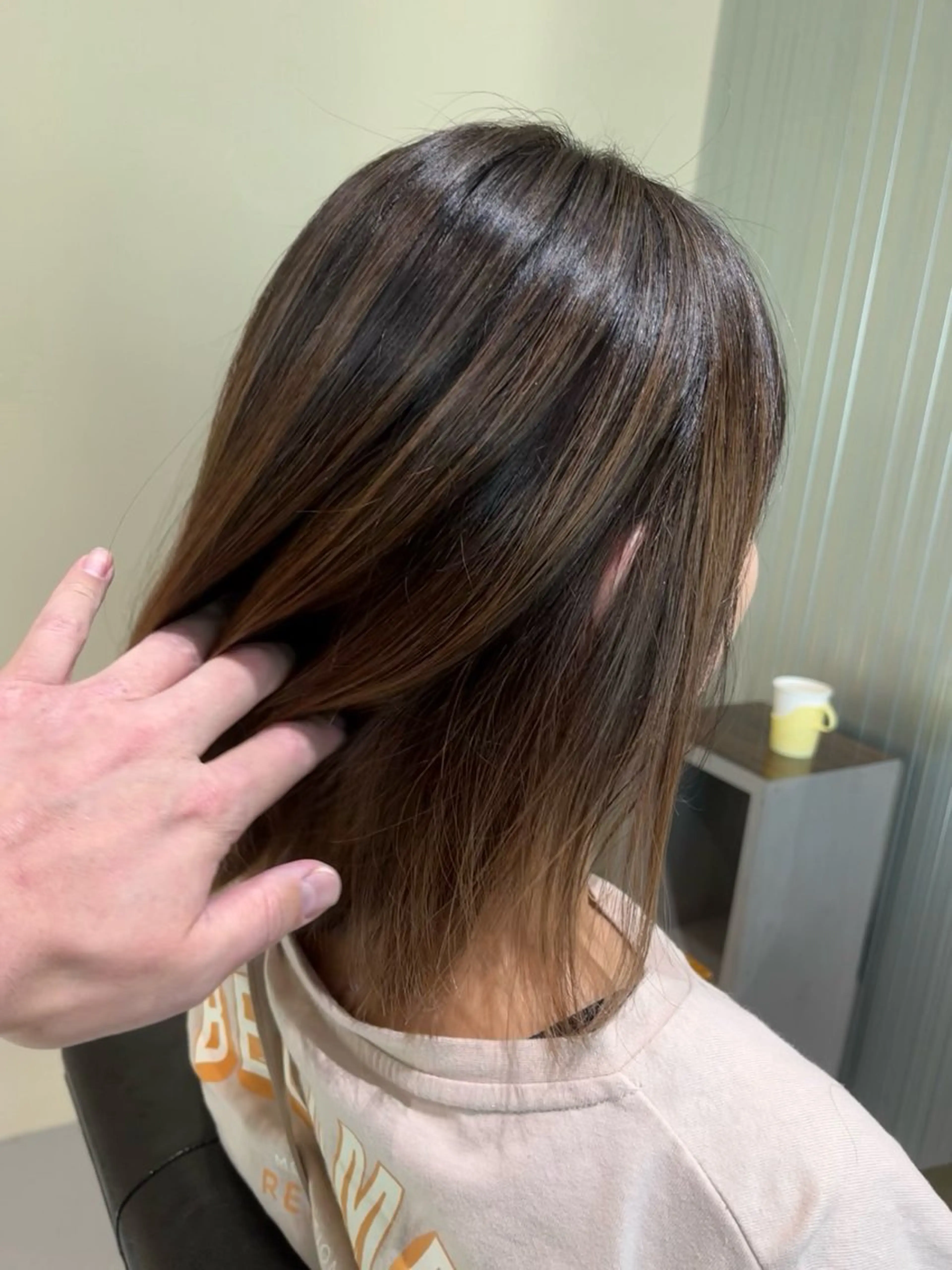 ミディアム カラー バレイヤージュ ベージュカラー ブリーチ レイヤーカット ヘアカラー KIZU 髪質改善 オカルト怪談のヘアスタイル