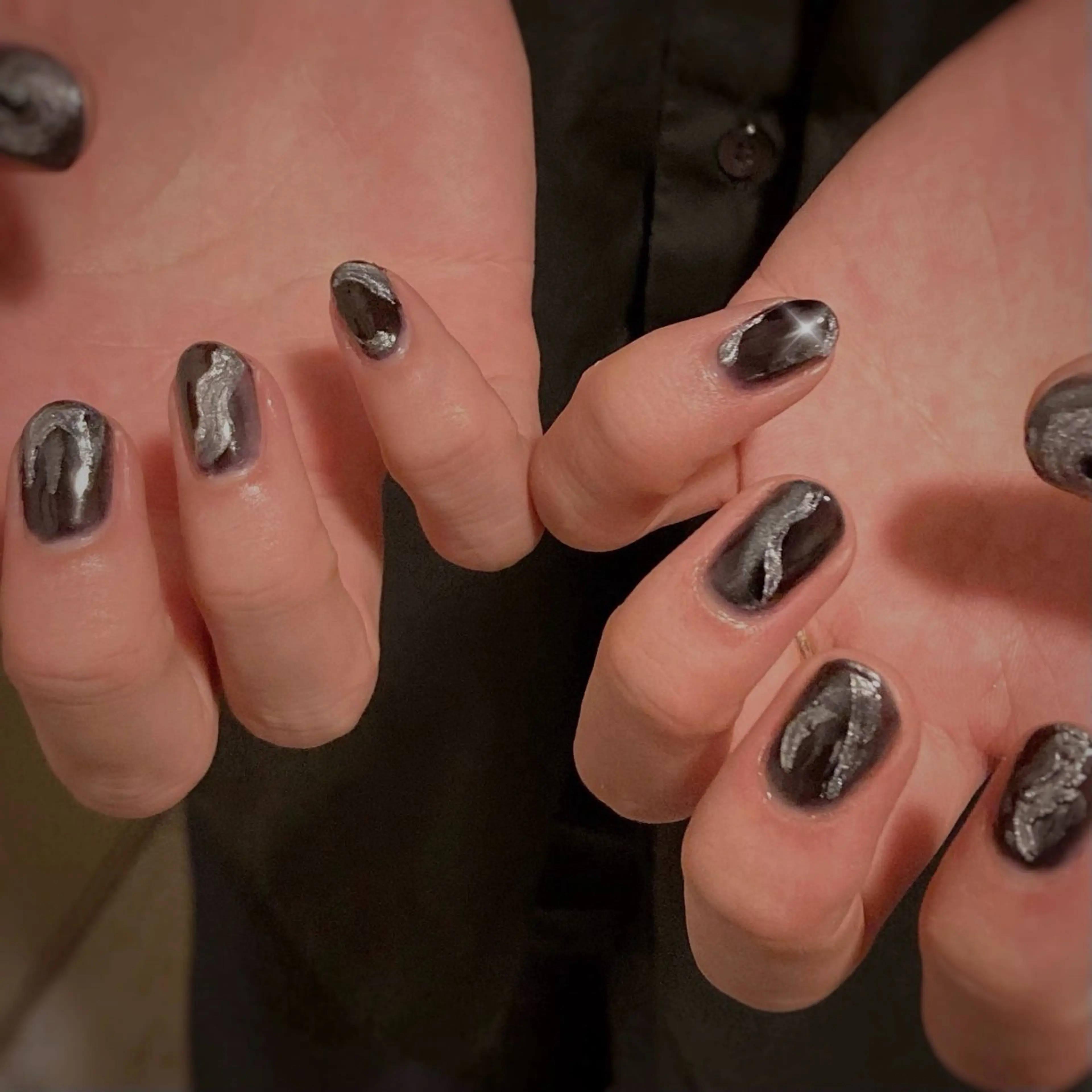 メンズ ネイル マグネットネイル メンズネイル シルバー Go Today shaire salon 吉祥寺Glint店所属・【🌿シンプル/上品 】MizuKi🫧のネイルデザイン