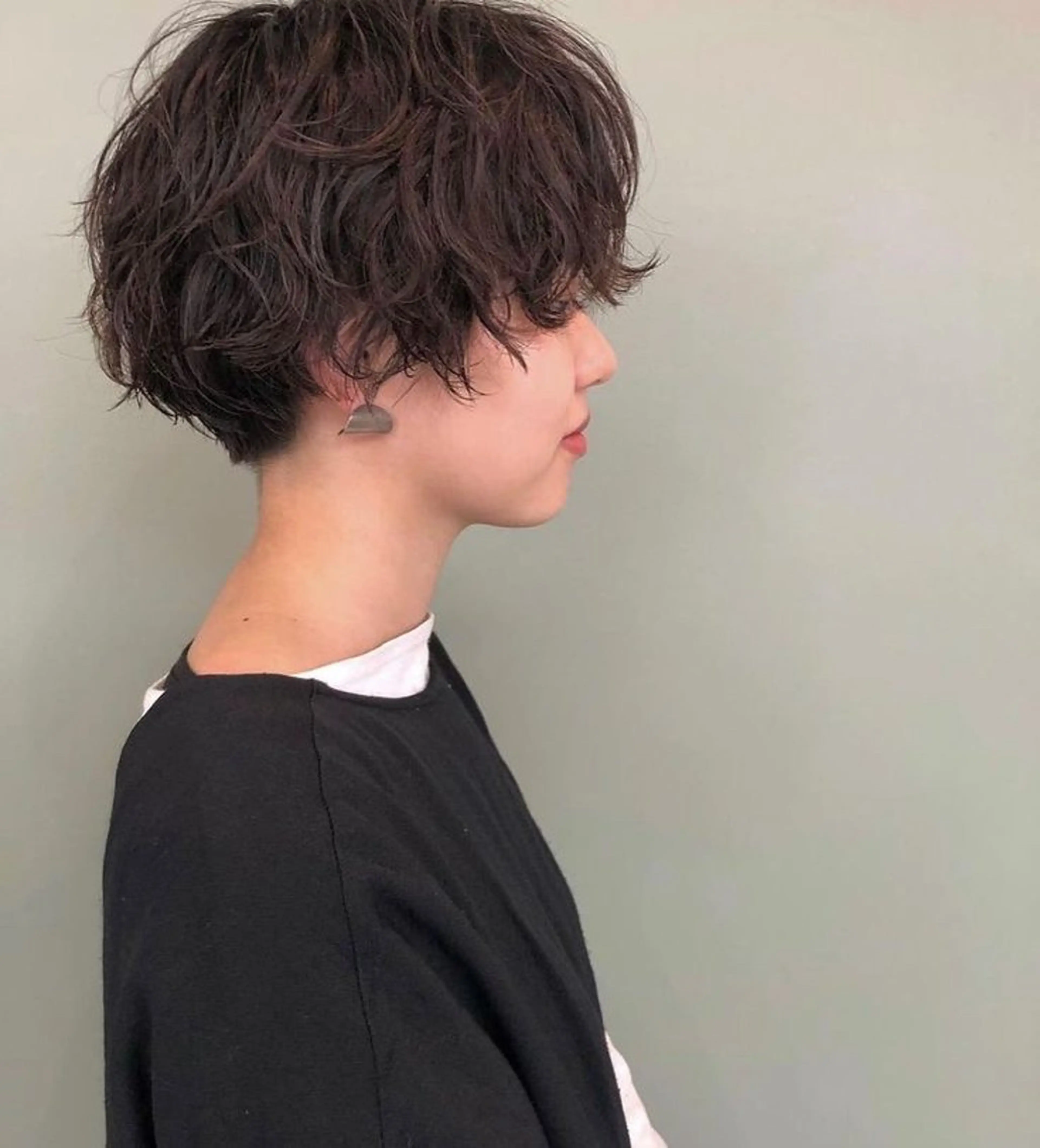 ショート パーマ くせ毛 ショートヘア atelier doux dimanche（アトリエ・ドゥー・ディマンシュ）所属・Fukamiレイヤー 透明感カラーのヘアスタイル